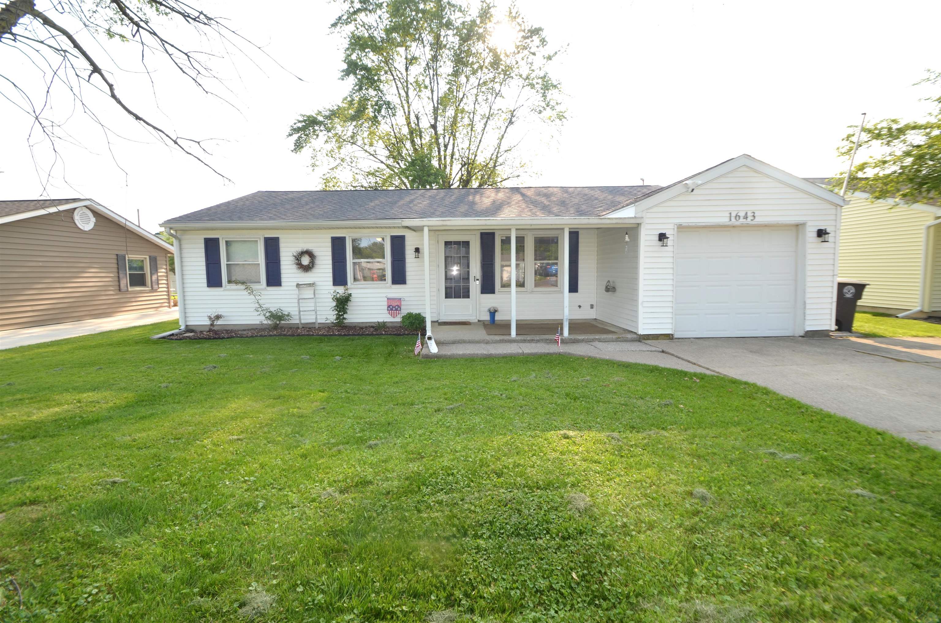 1643 Lakeview Drive Property Photo 1