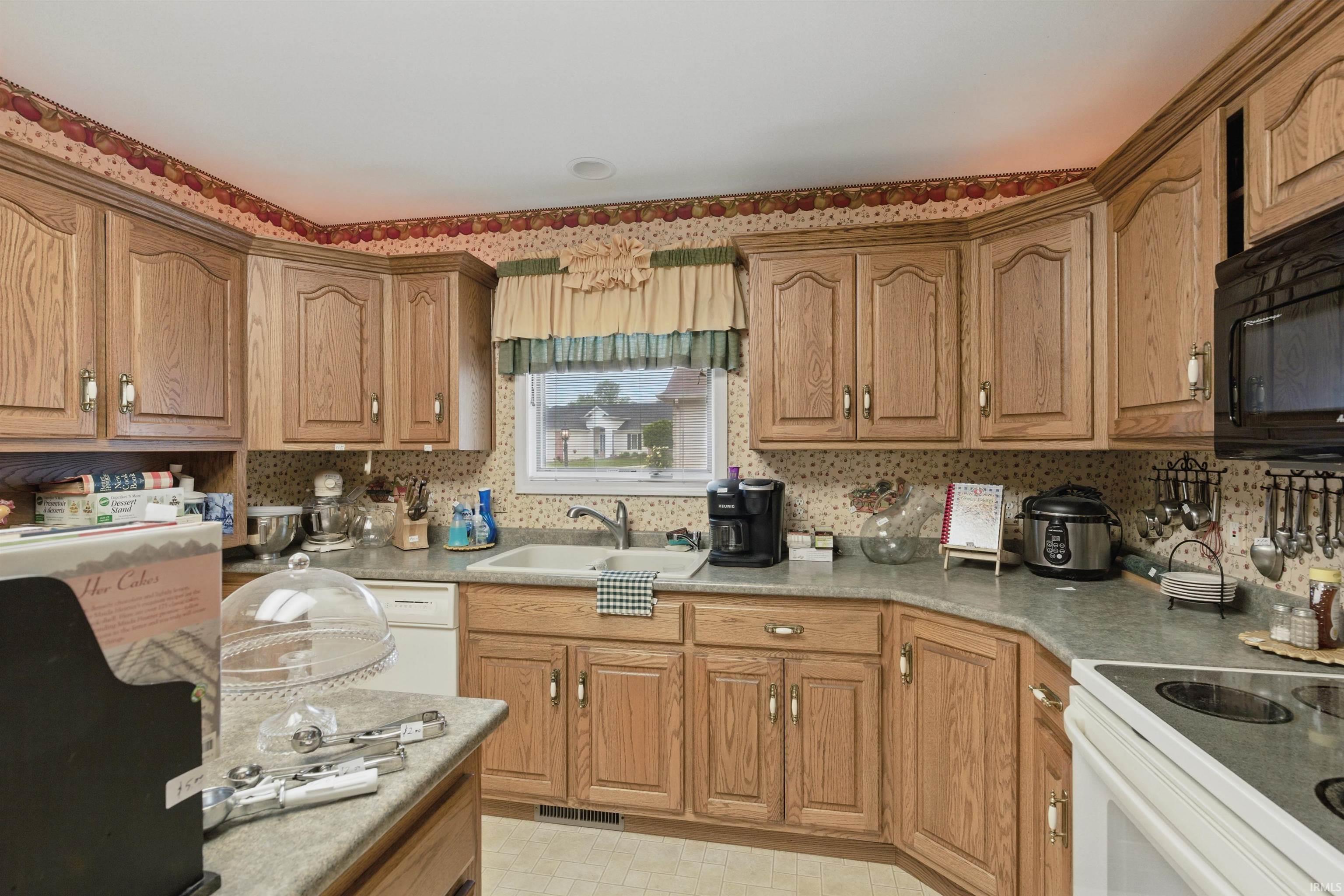 2516 Loganberry Cove Property Photo 9