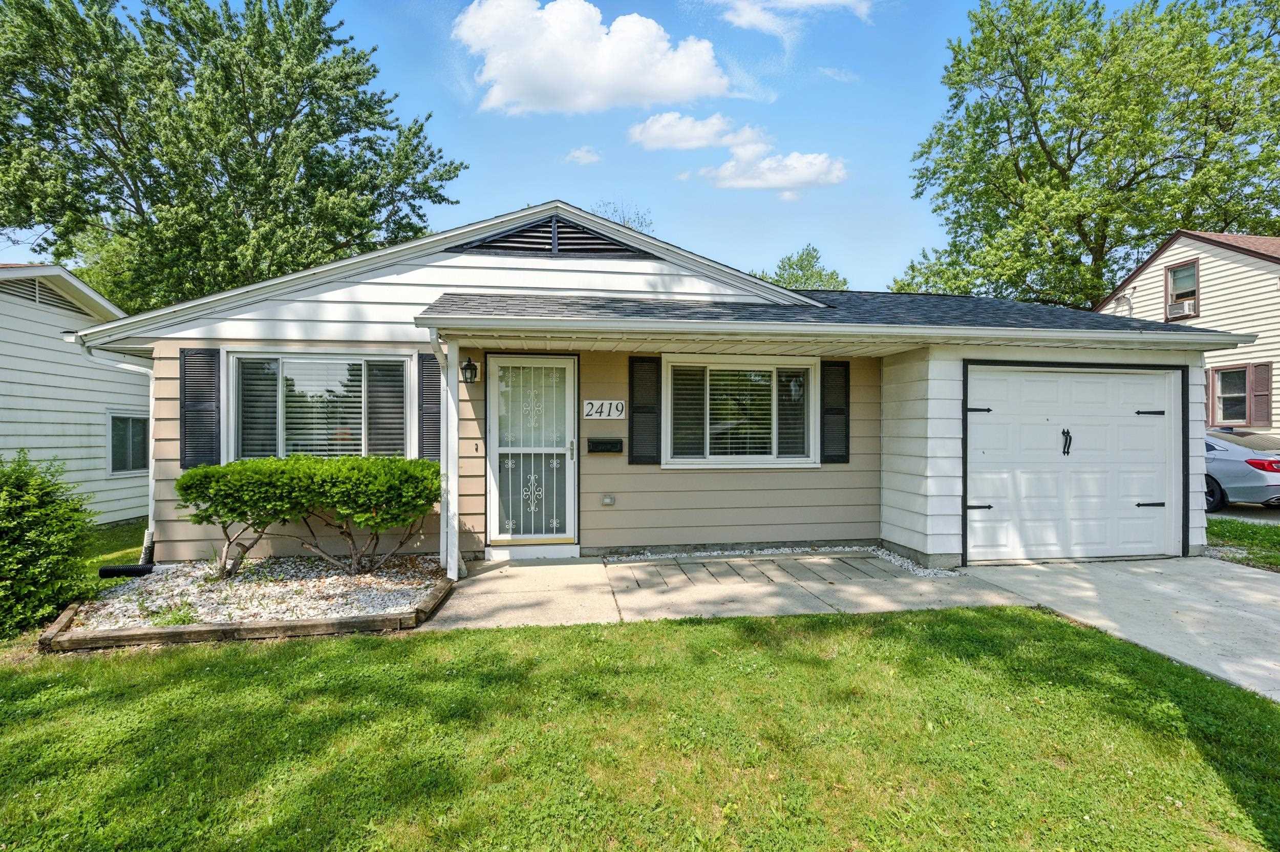 2419 White Oak Avenue Property Photo 1