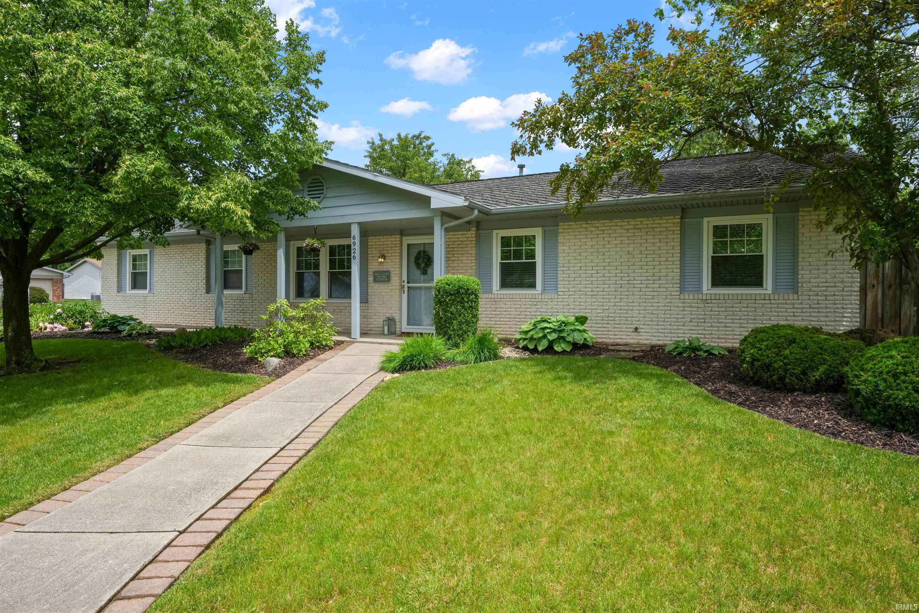 6926 Saxton Run Property Photo 1