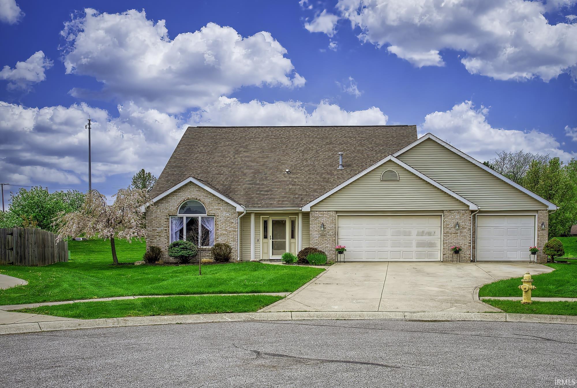 8005 Mackinac Cove Property Photo 1