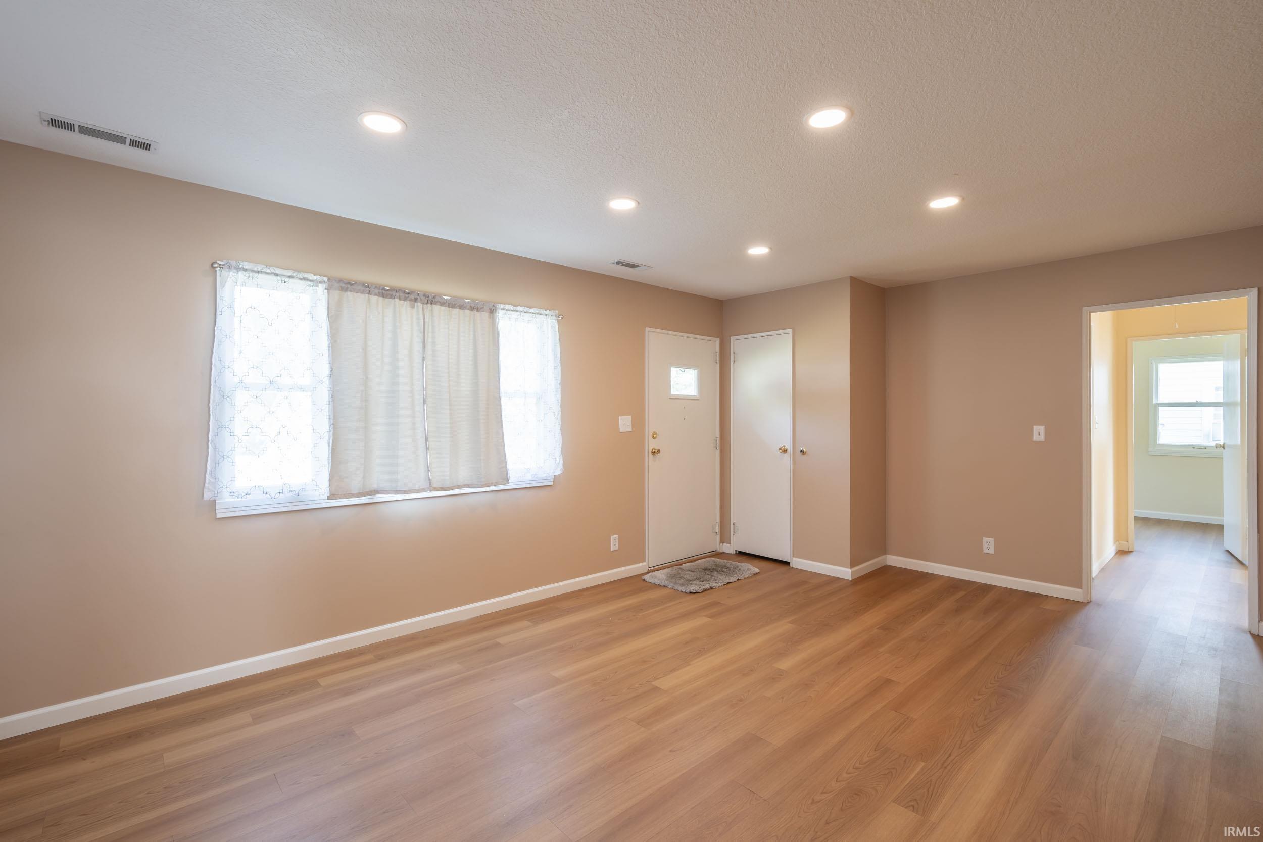 5010 Lillie Street Property Photo 8