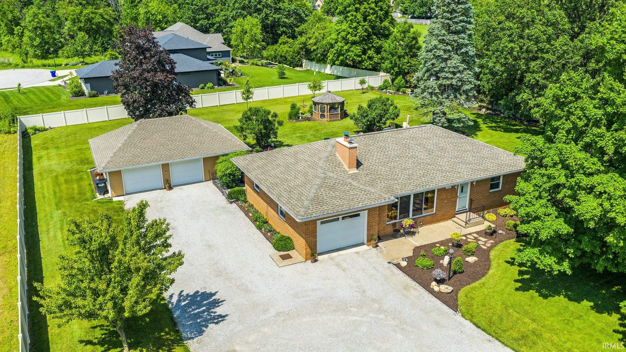 1123 E Gump Road Property Photo 4