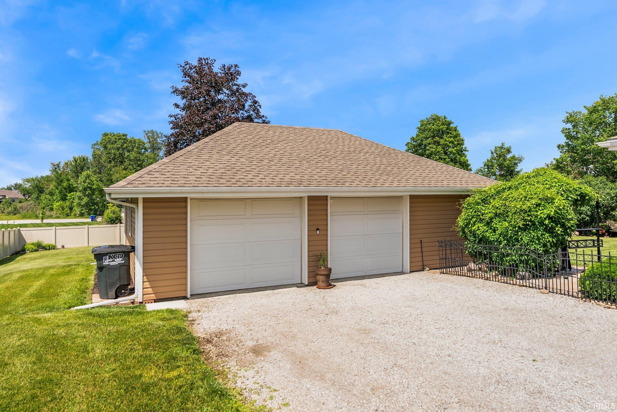 1123 E Gump Road Property Photo 31