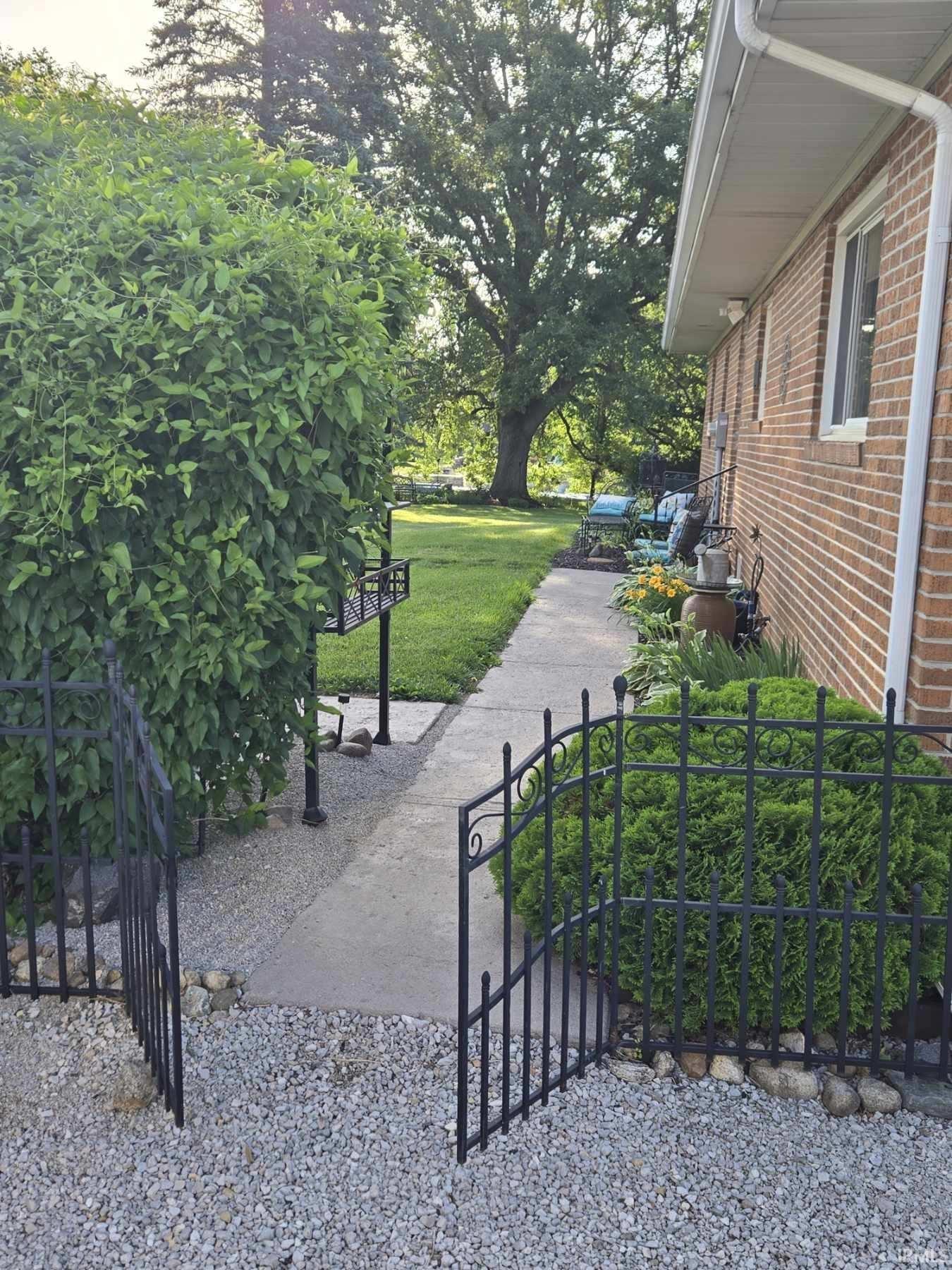 1123 E Gump Road Property Photo 32