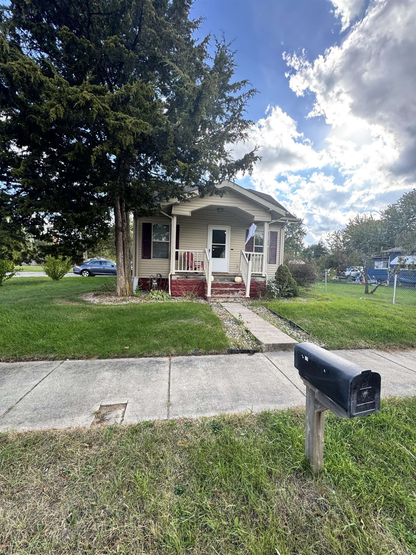 1225 W Lusher Avenue Property Photo 1