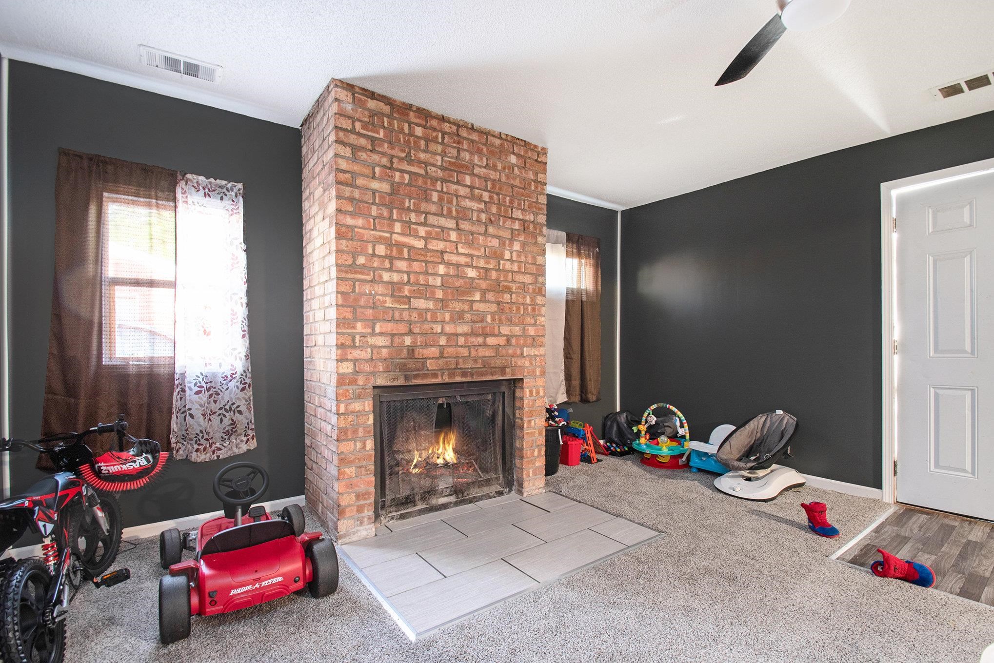 261 N Kenmore Street Property Photo 7