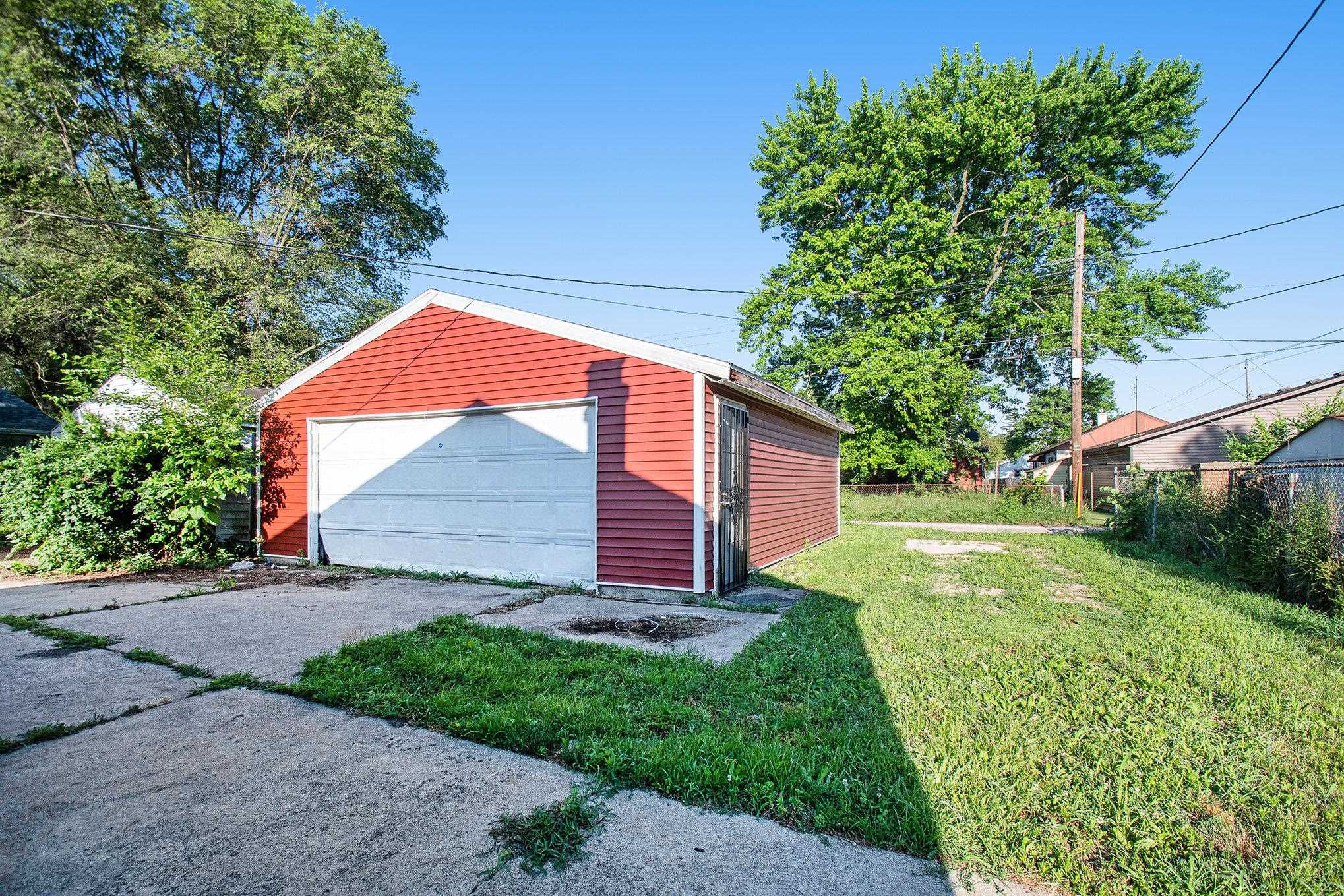 261 N Kenmore Street Property Photo 16