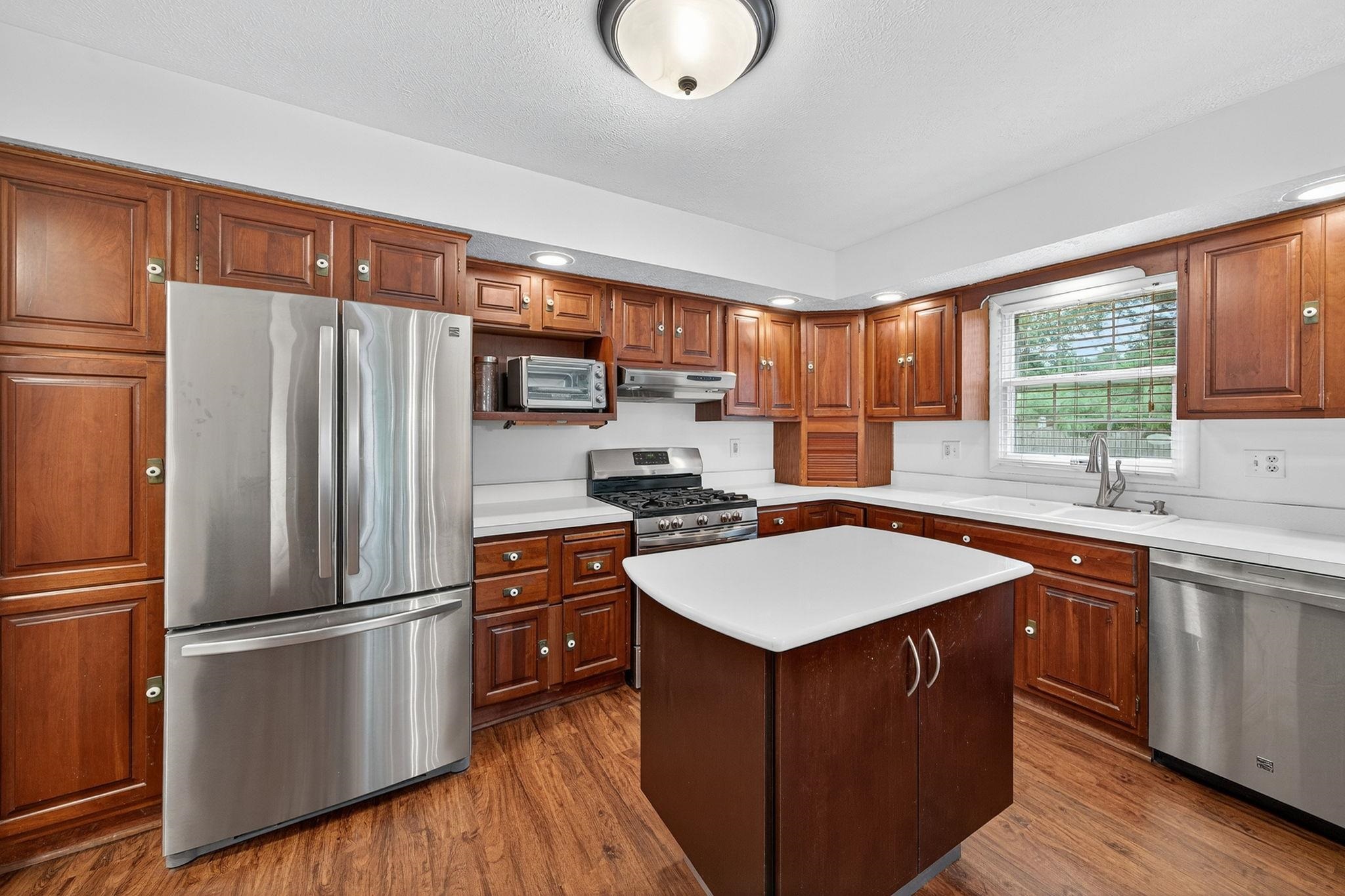 608 Lexington Drive Property Photo 4