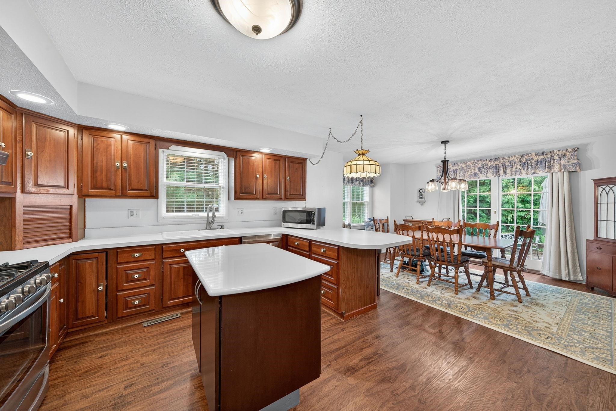 608 Lexington Drive Property Photo 6