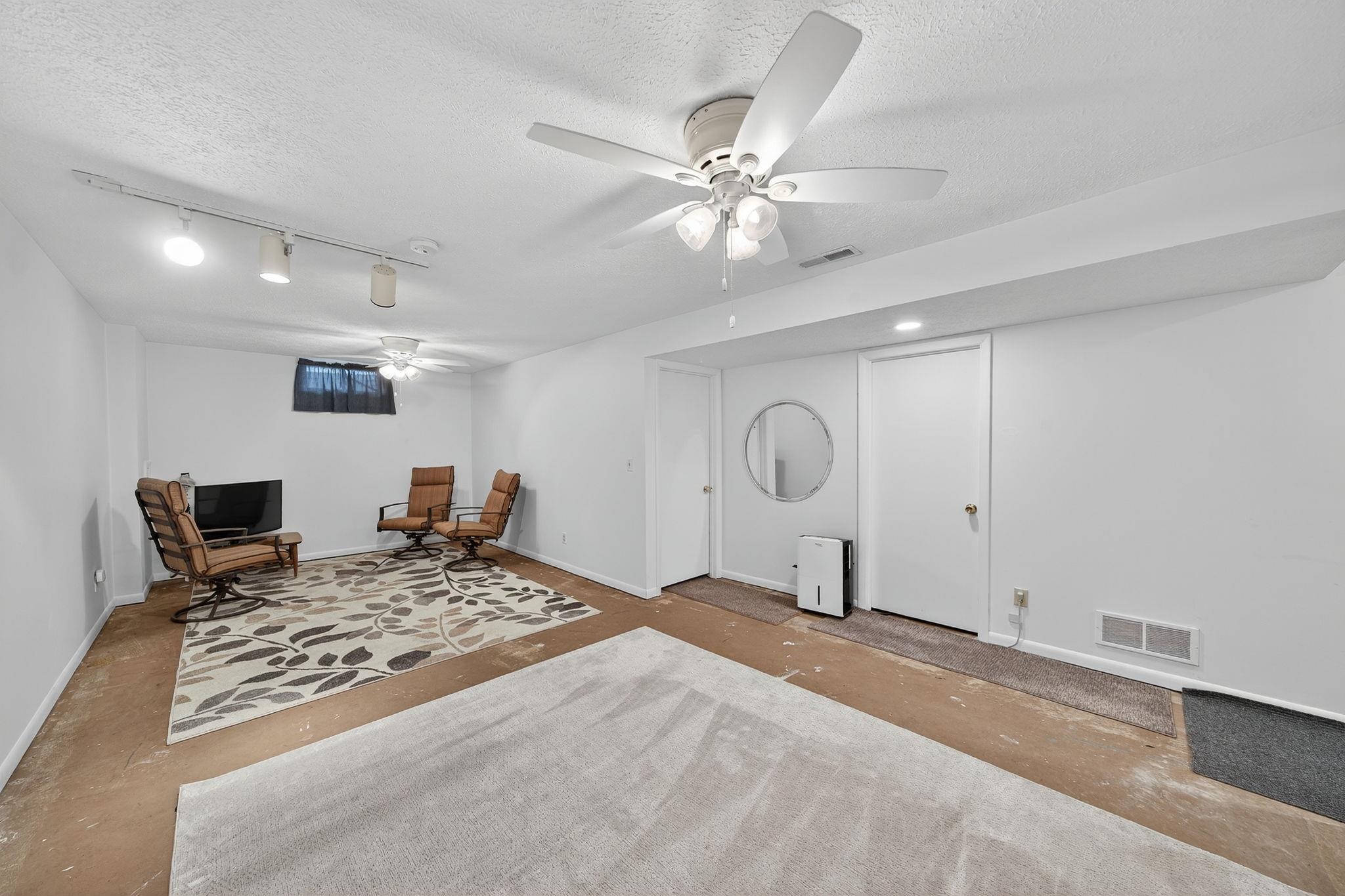608 Lexington Drive Property Photo 27