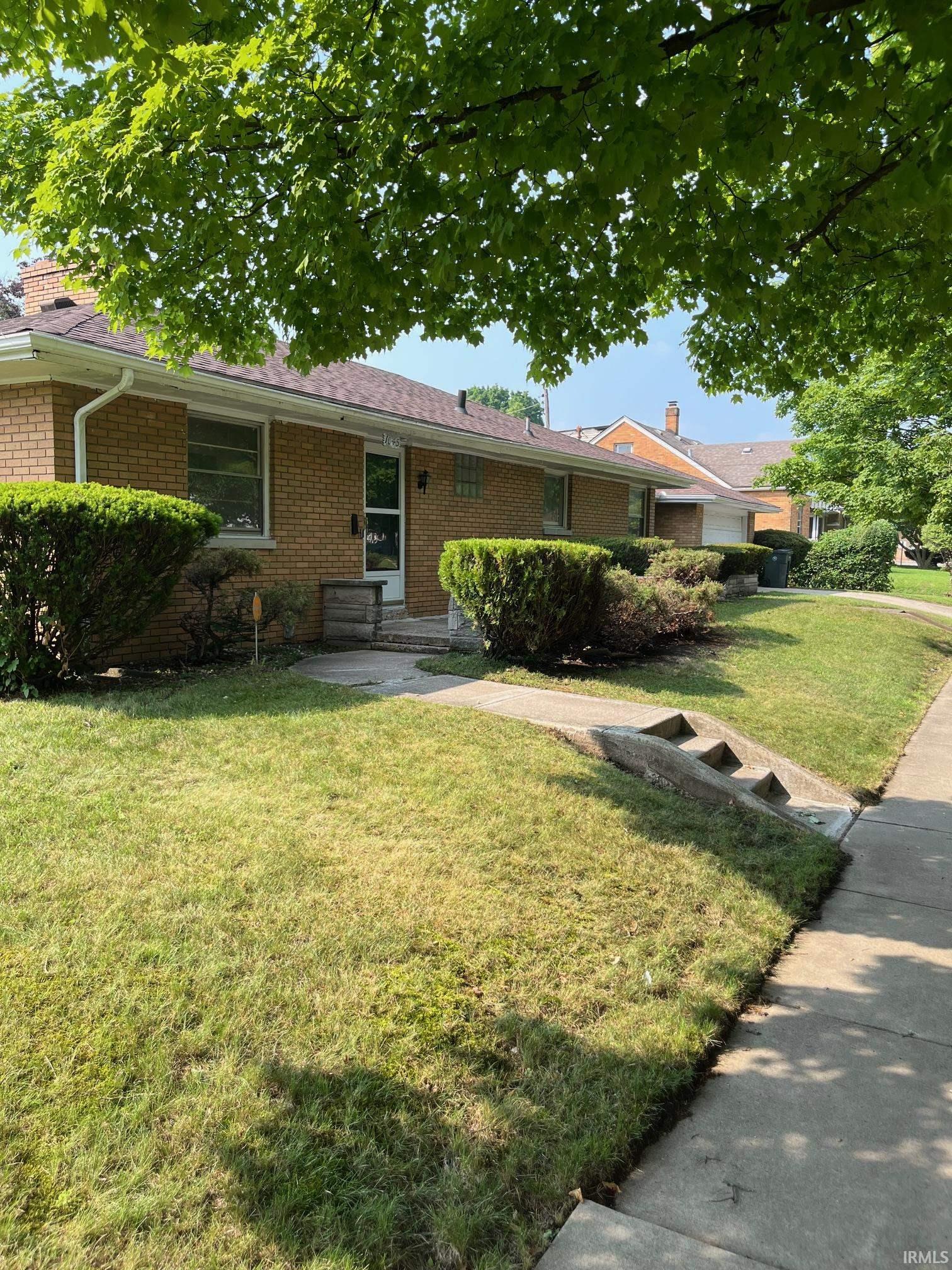 1045 Eclipse Place Property Photo 1