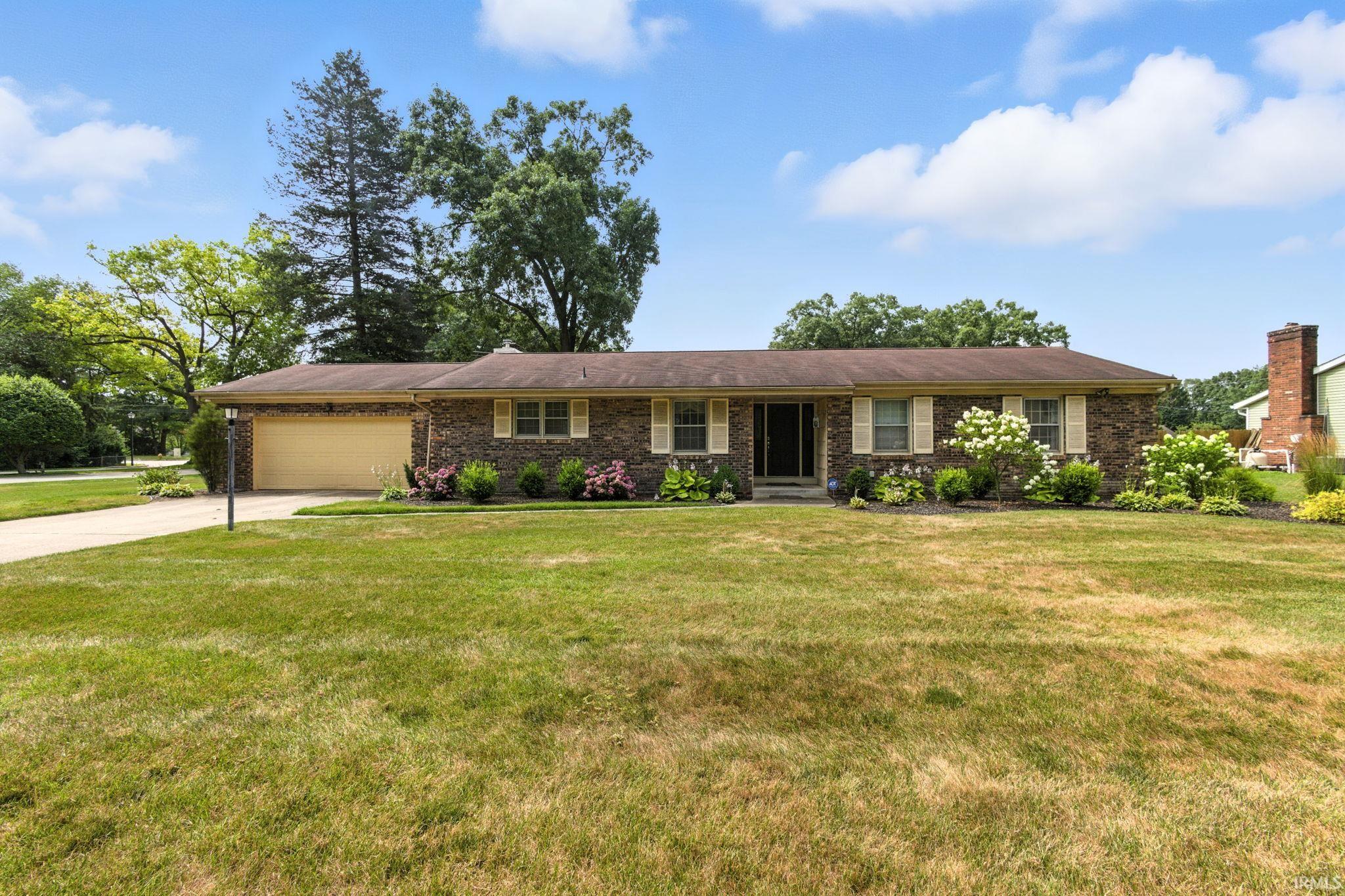 1501 Ash Drive W Property Photo 1