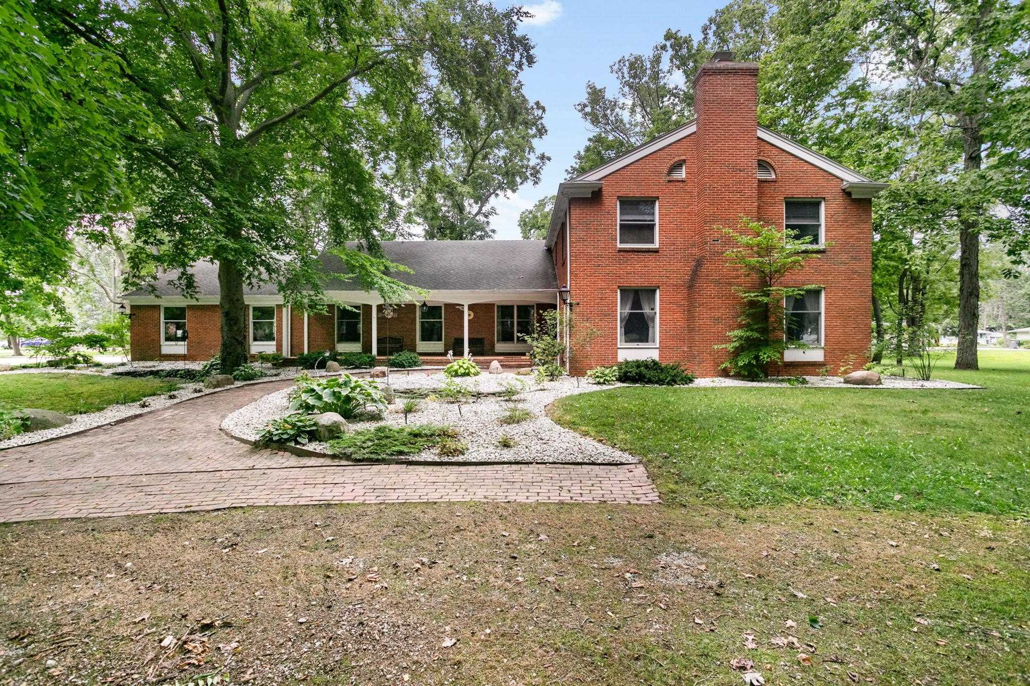 2727 Martin Manor Property Photo 1