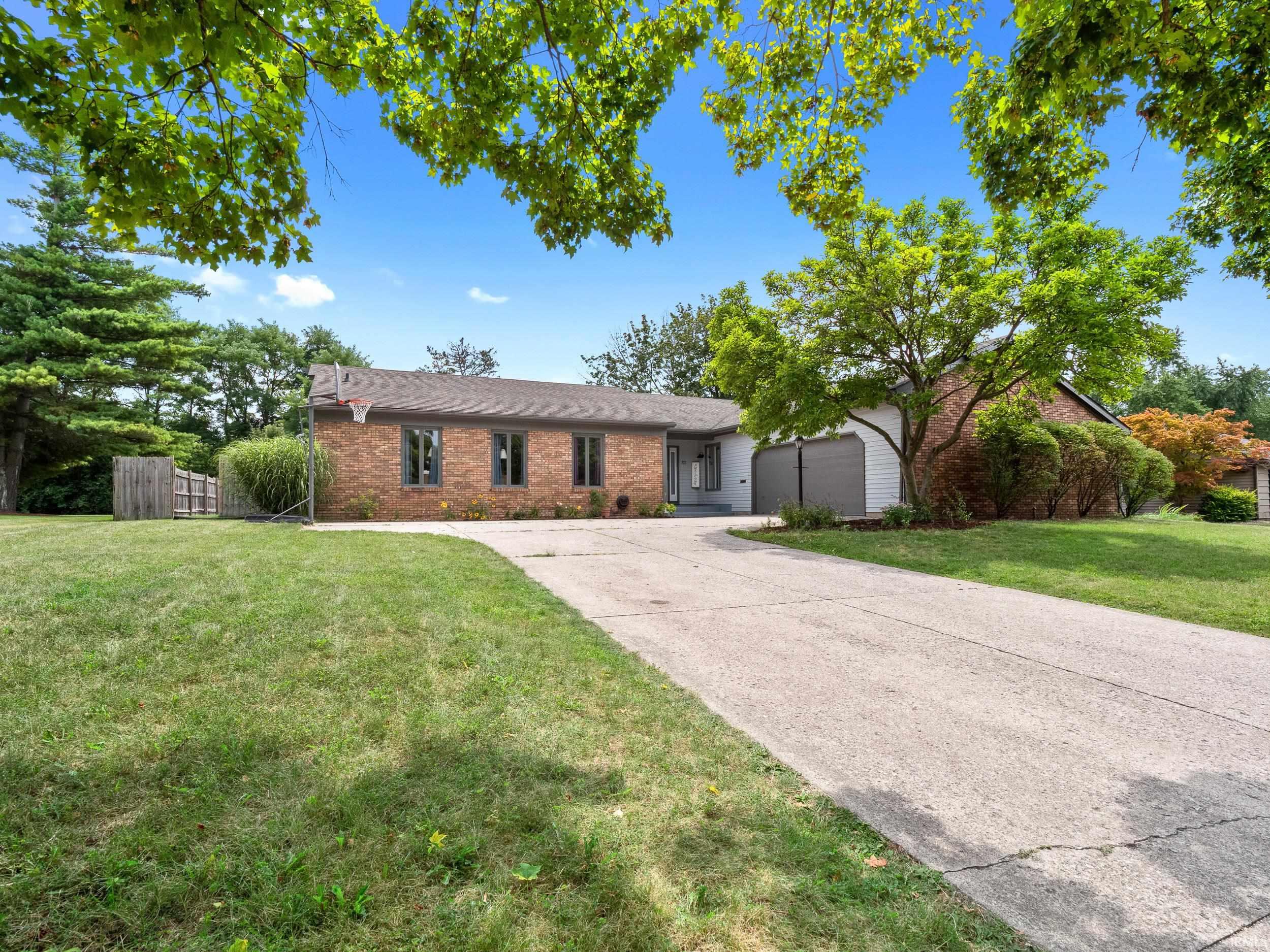 727 Old Farm Circle Property Photo 1