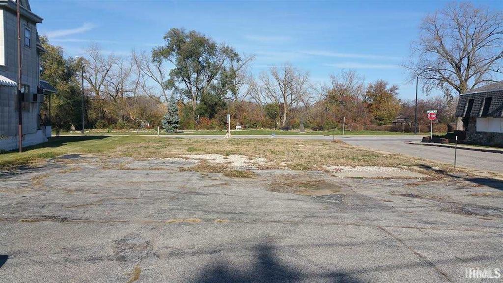 1213 W Lincolnway Property Photo 1