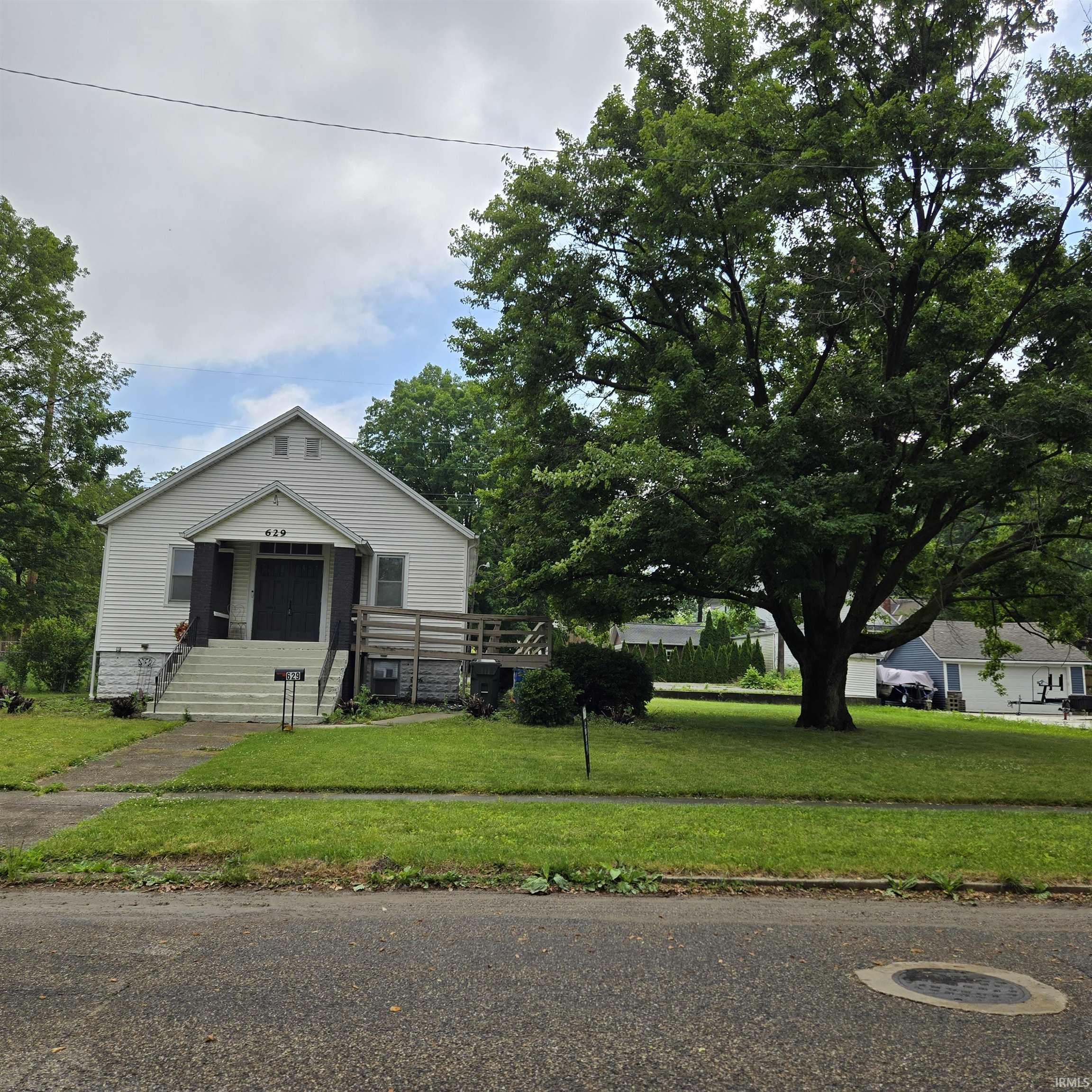 629 Thayer Street Property Photo 1