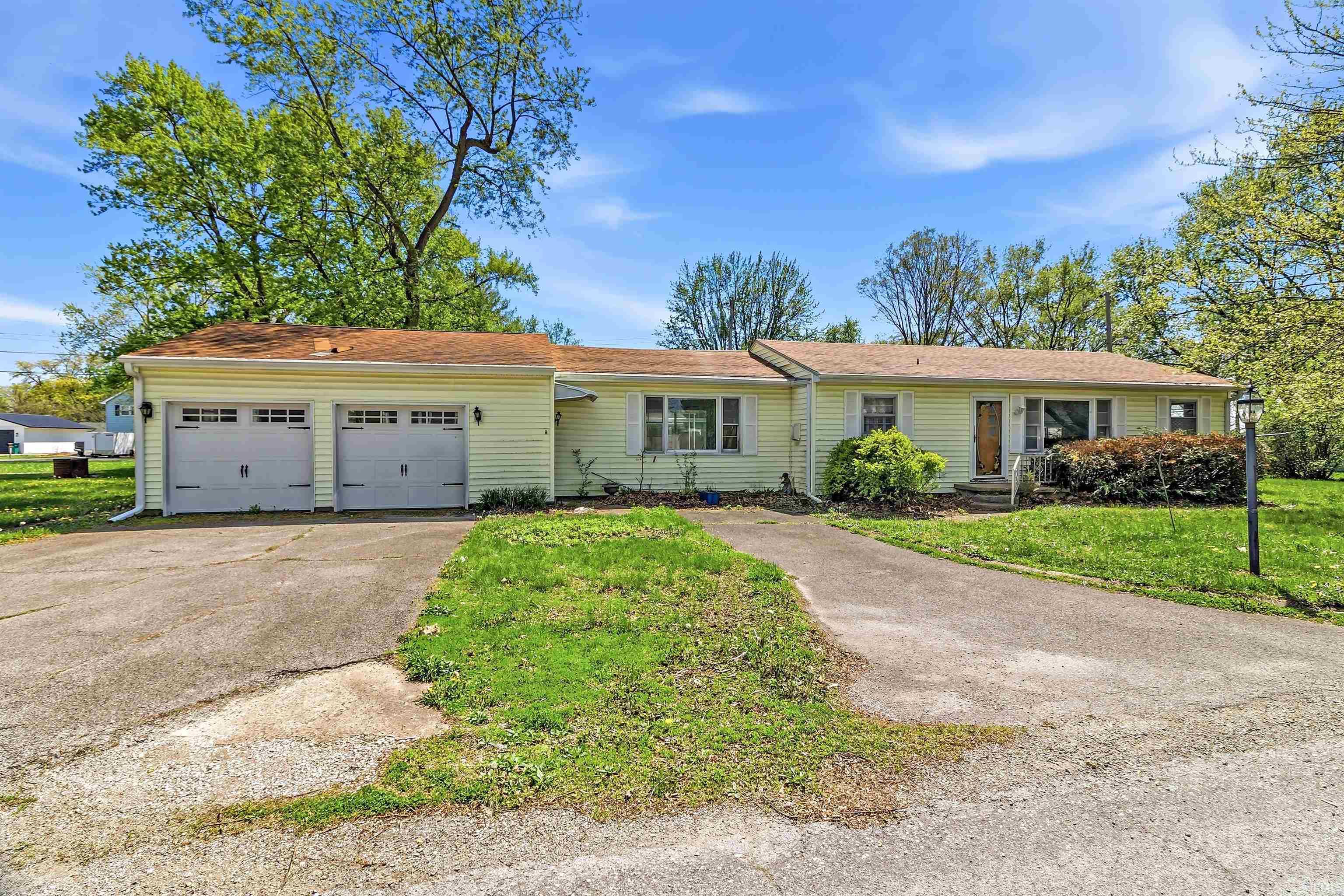 1115 W Bannister Drive Property Photo 1