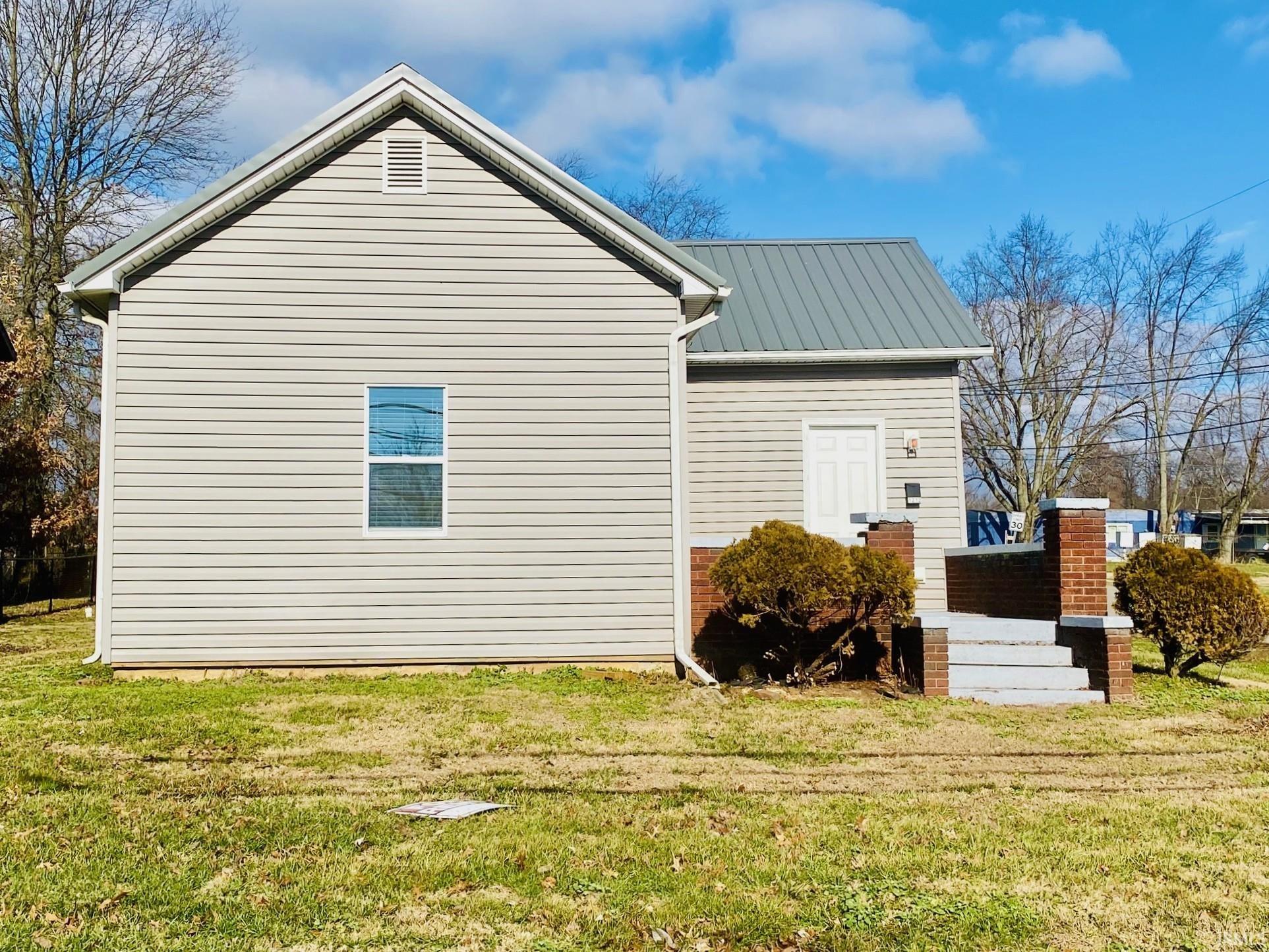 1212 E Walnut Street Property Photo 1