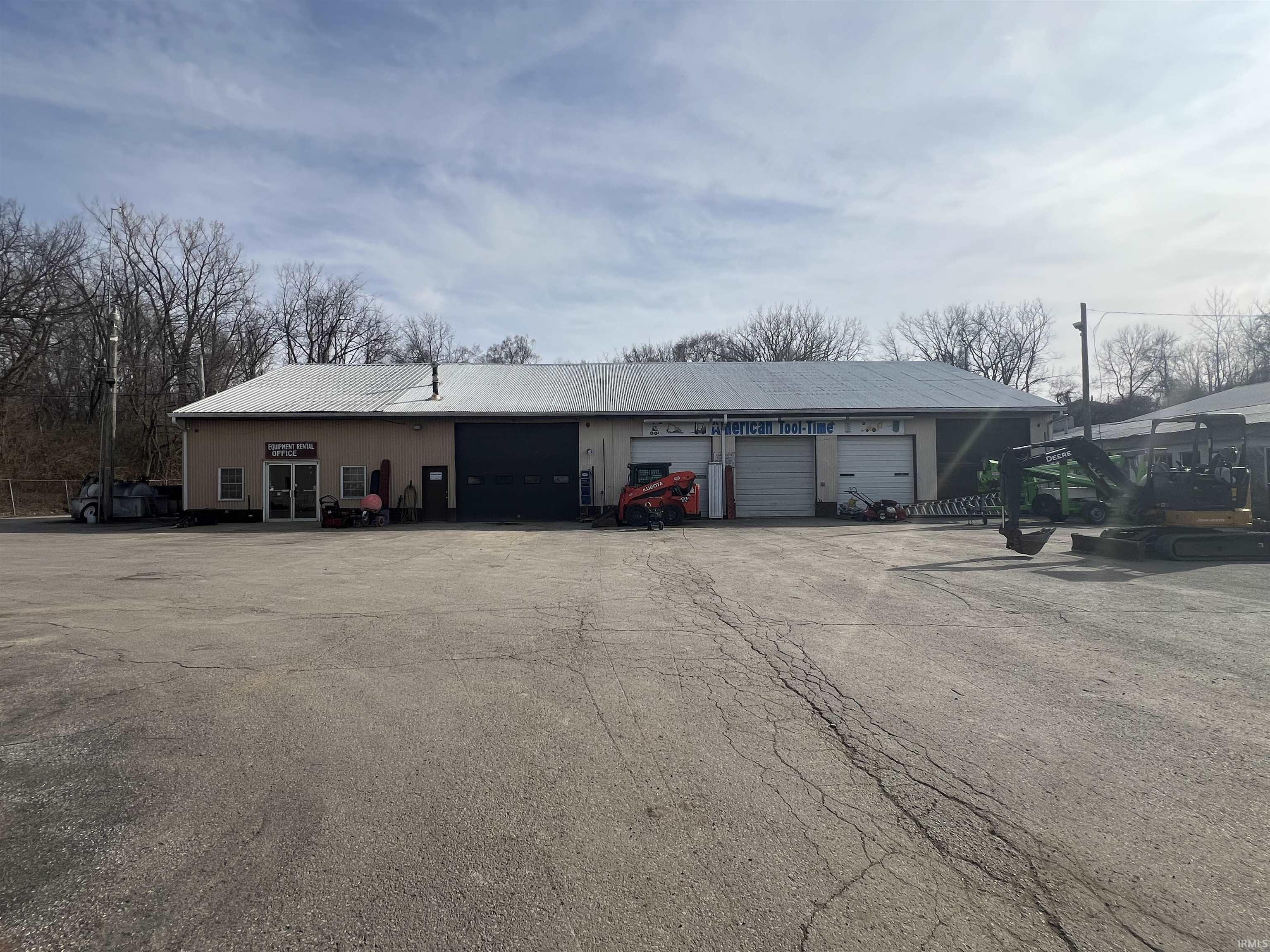 3325 E Market Street Property Photo 1