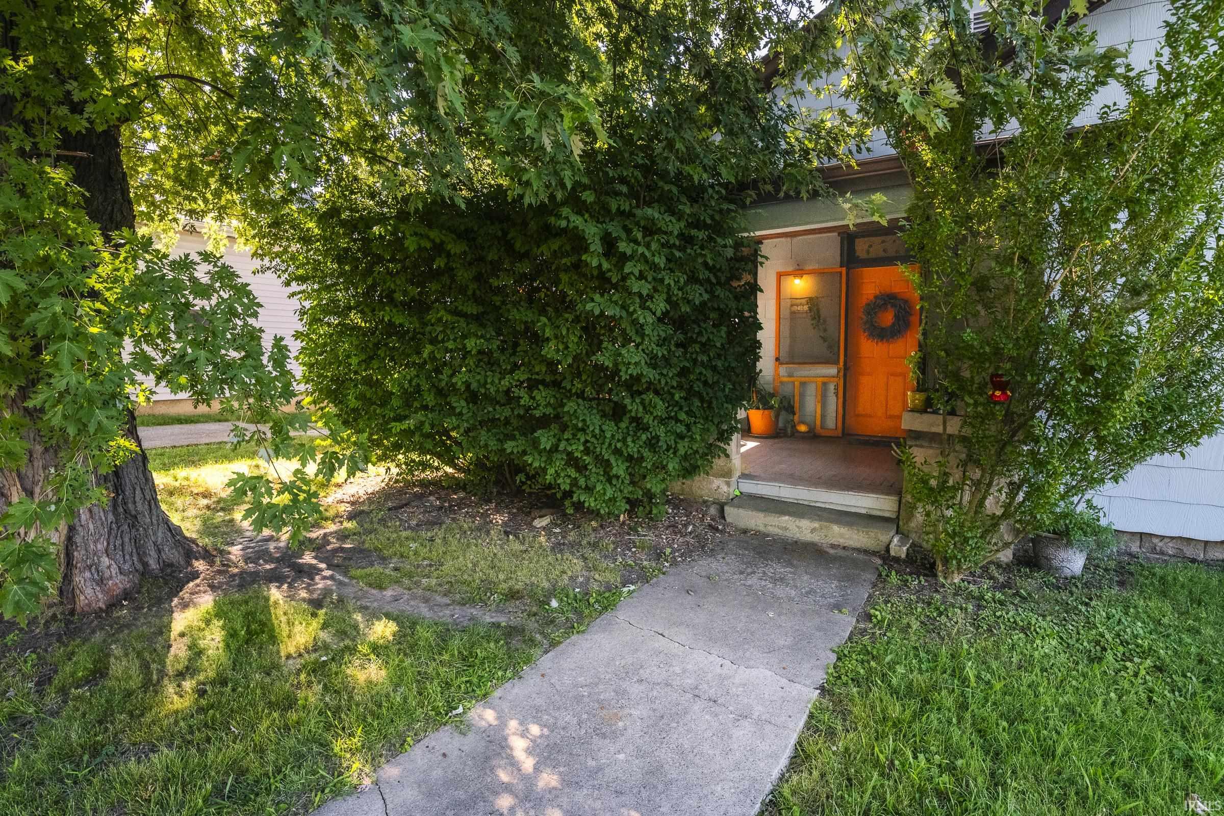 925 W 2nd Street Property Photo 1
