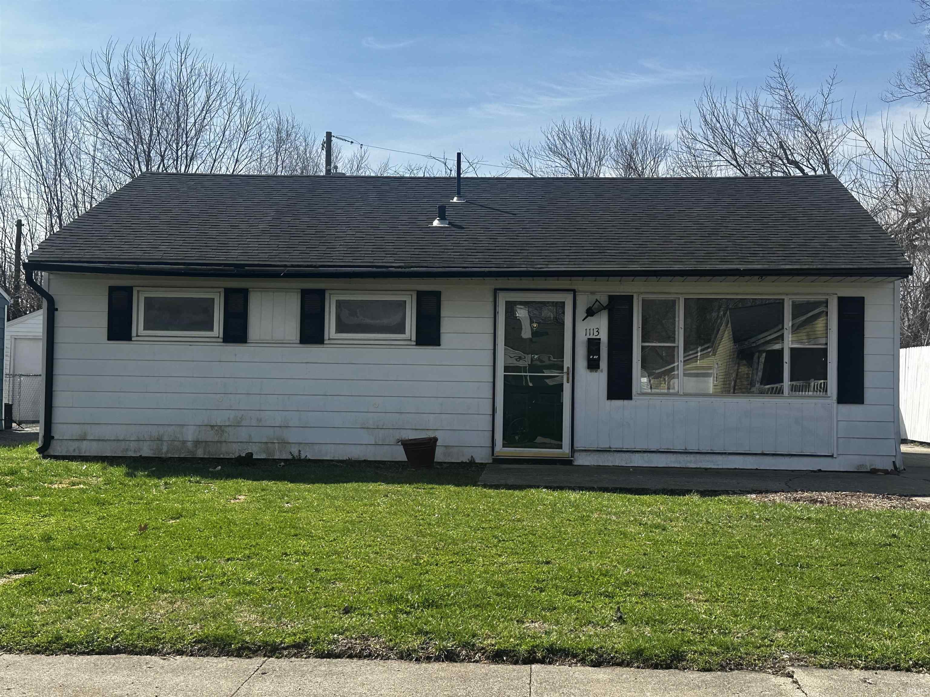 1113 E Fischer Property Photo 1
