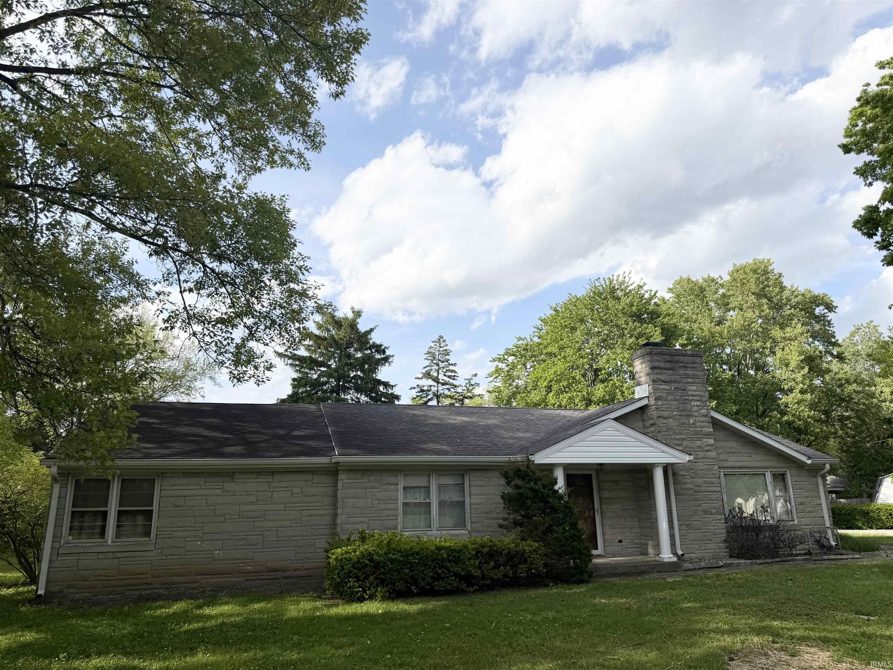 906 Windsor Drive Property Photo 1