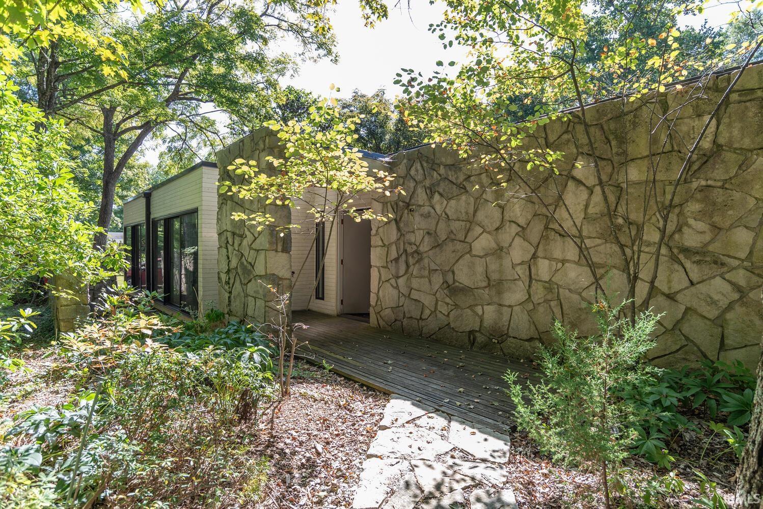 2210 E Woodstock Place Property Photo 1