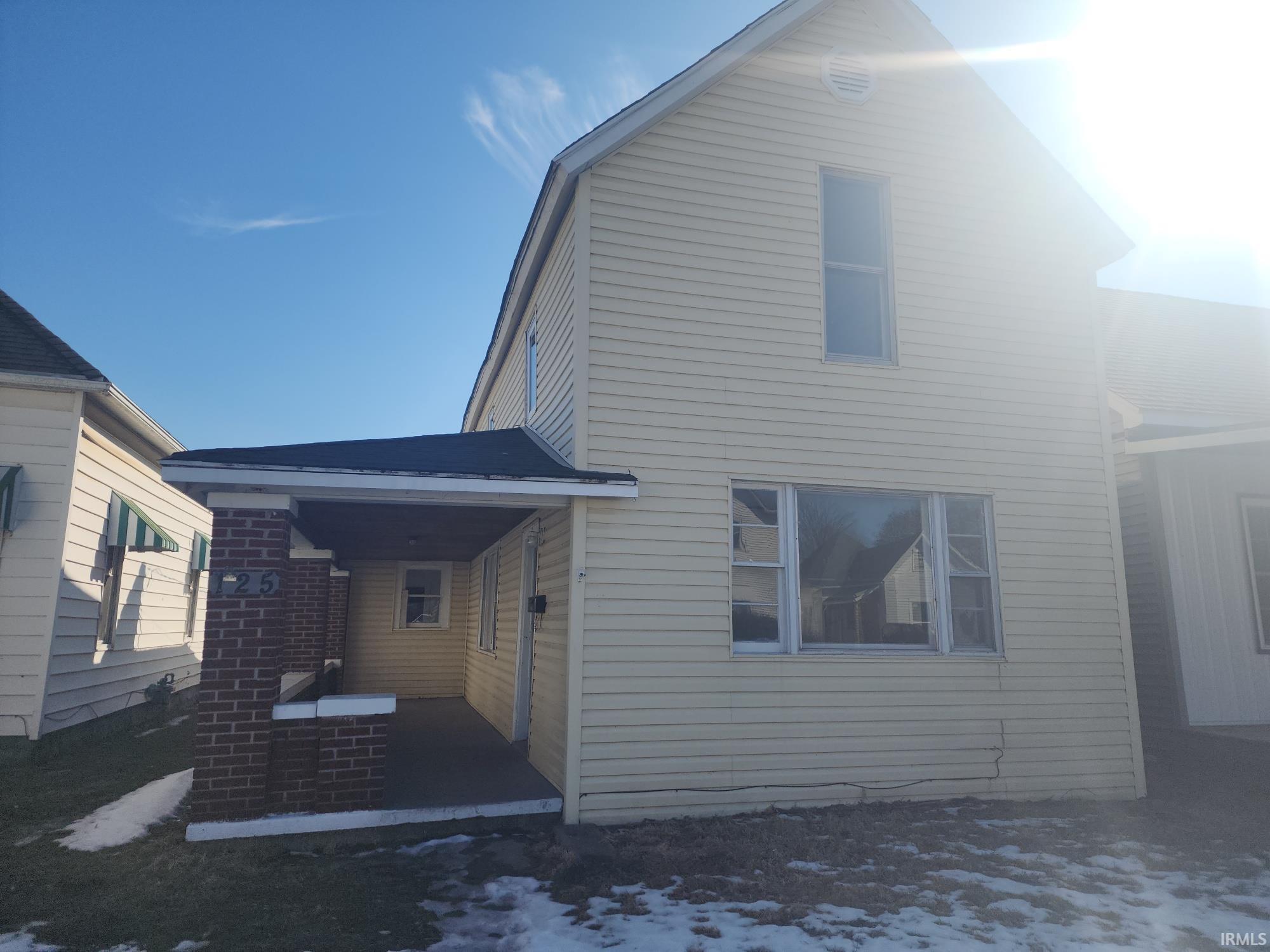 125 W Ottawa Street Property Photo 1