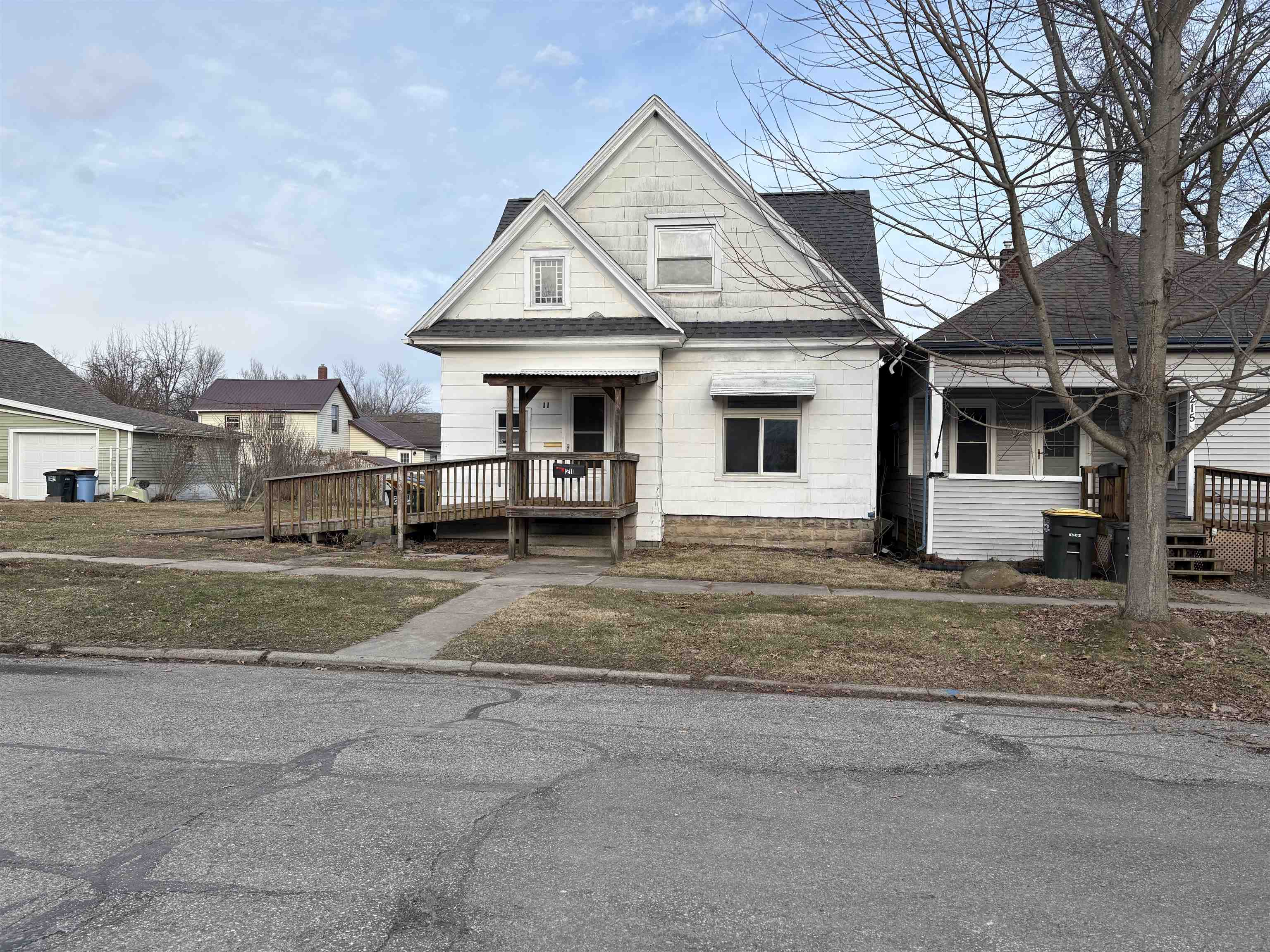 211 S Morton Street Property Photo 1
