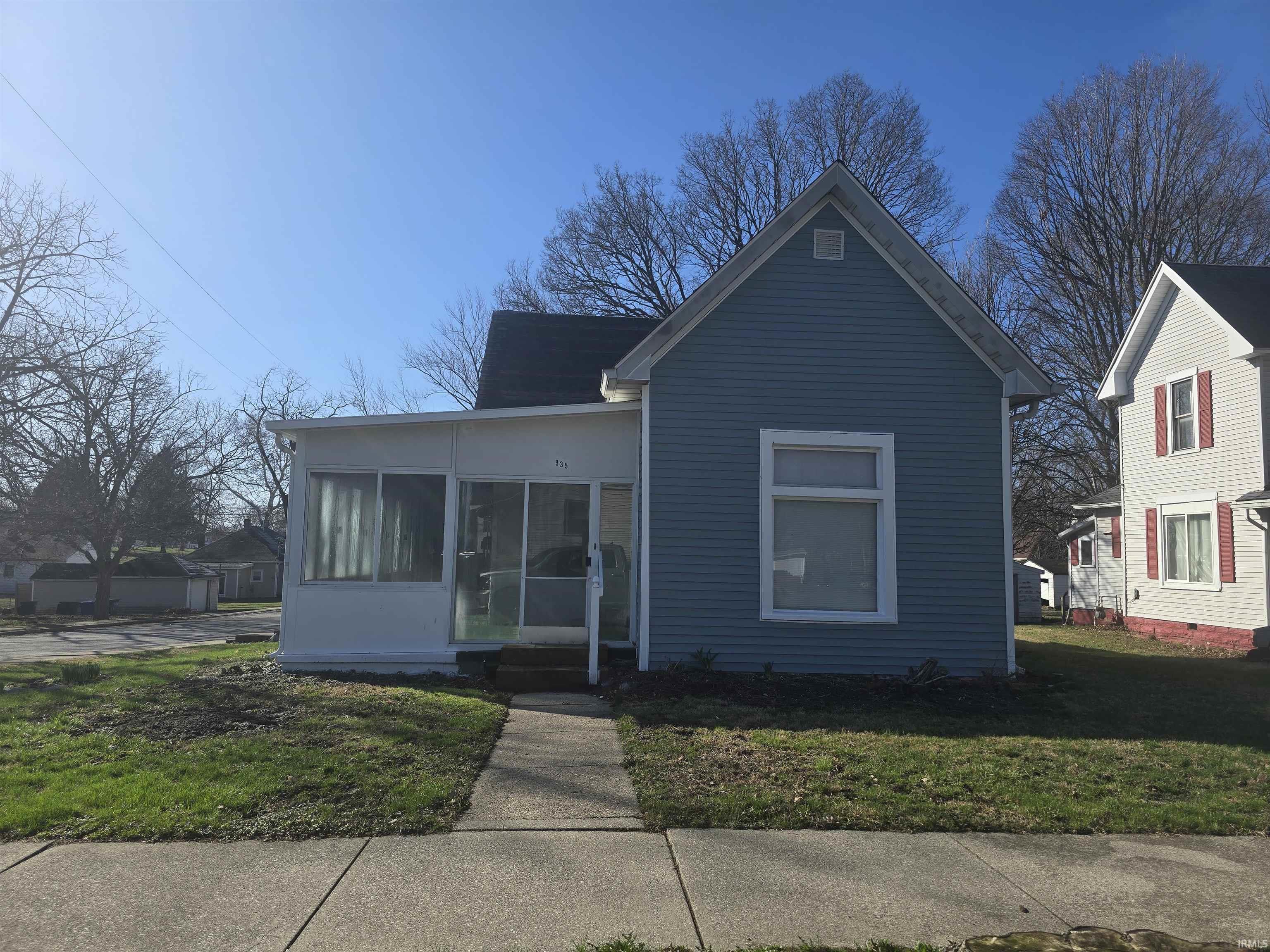 935 E Monroe Street Property Photo 1