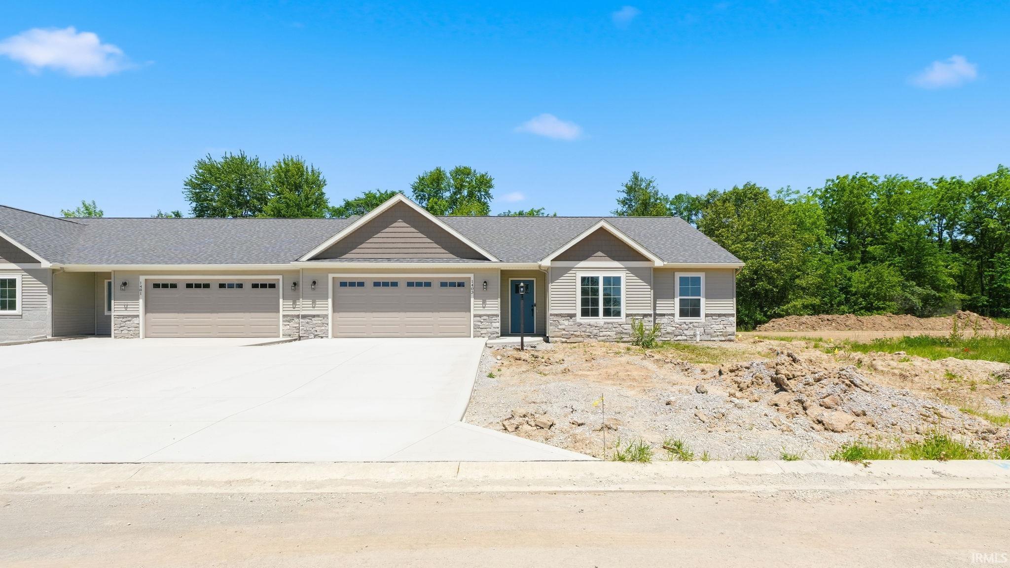 1403 E Boulder Run Property Photo 1