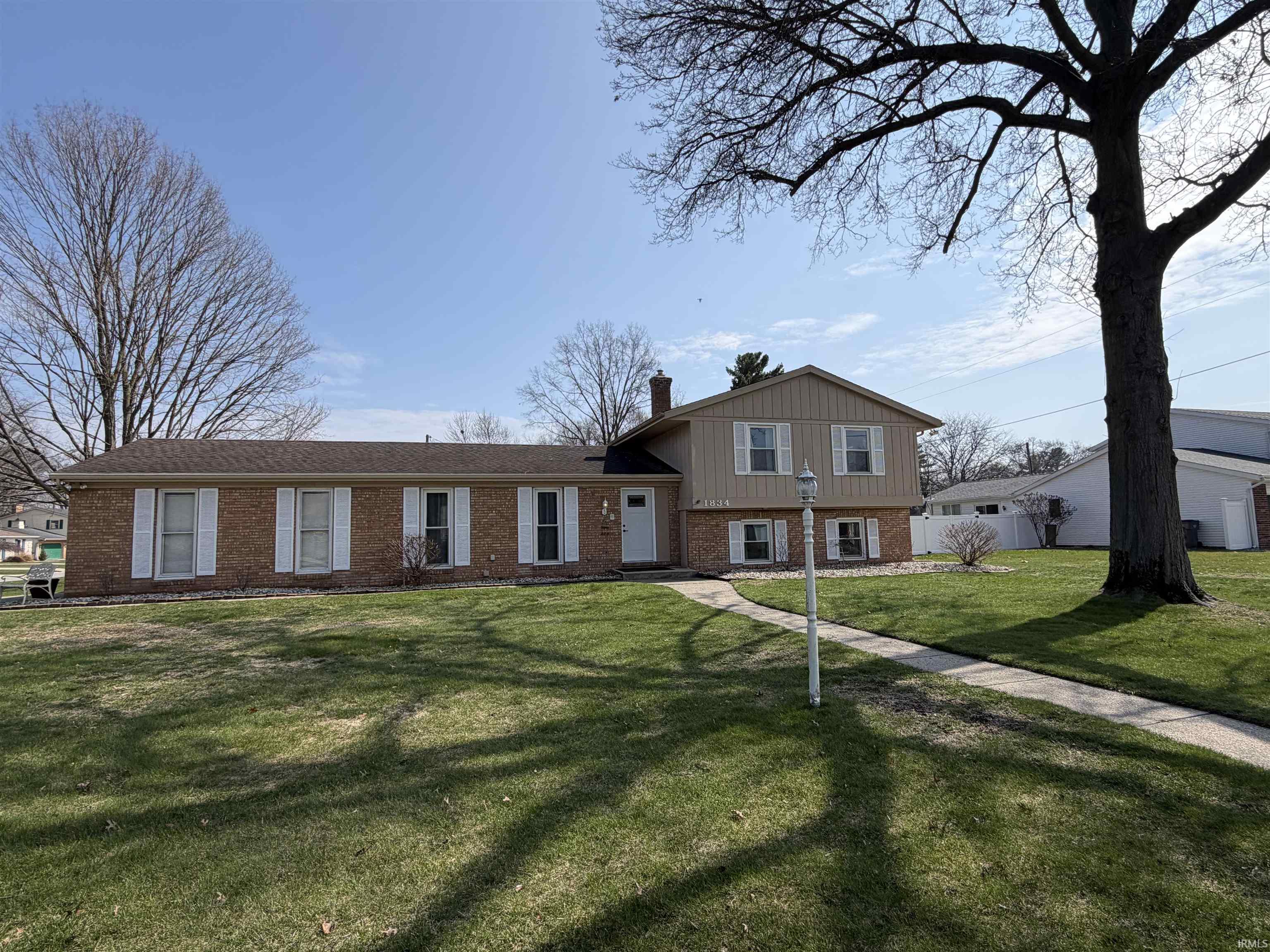 1834 Crabtree Lane Property Photo 1
