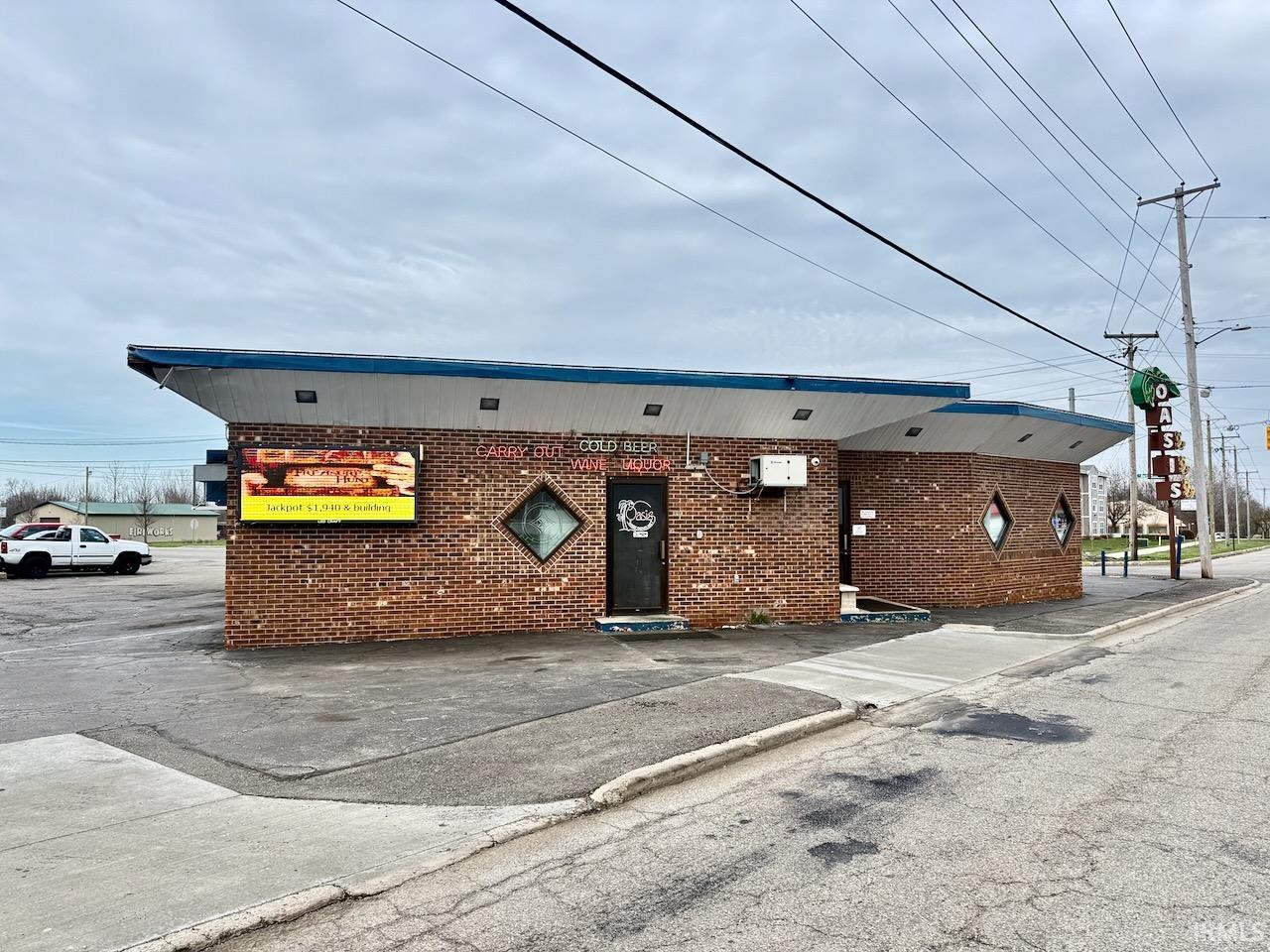 1811 S Burlington Avenue Property Photo 1