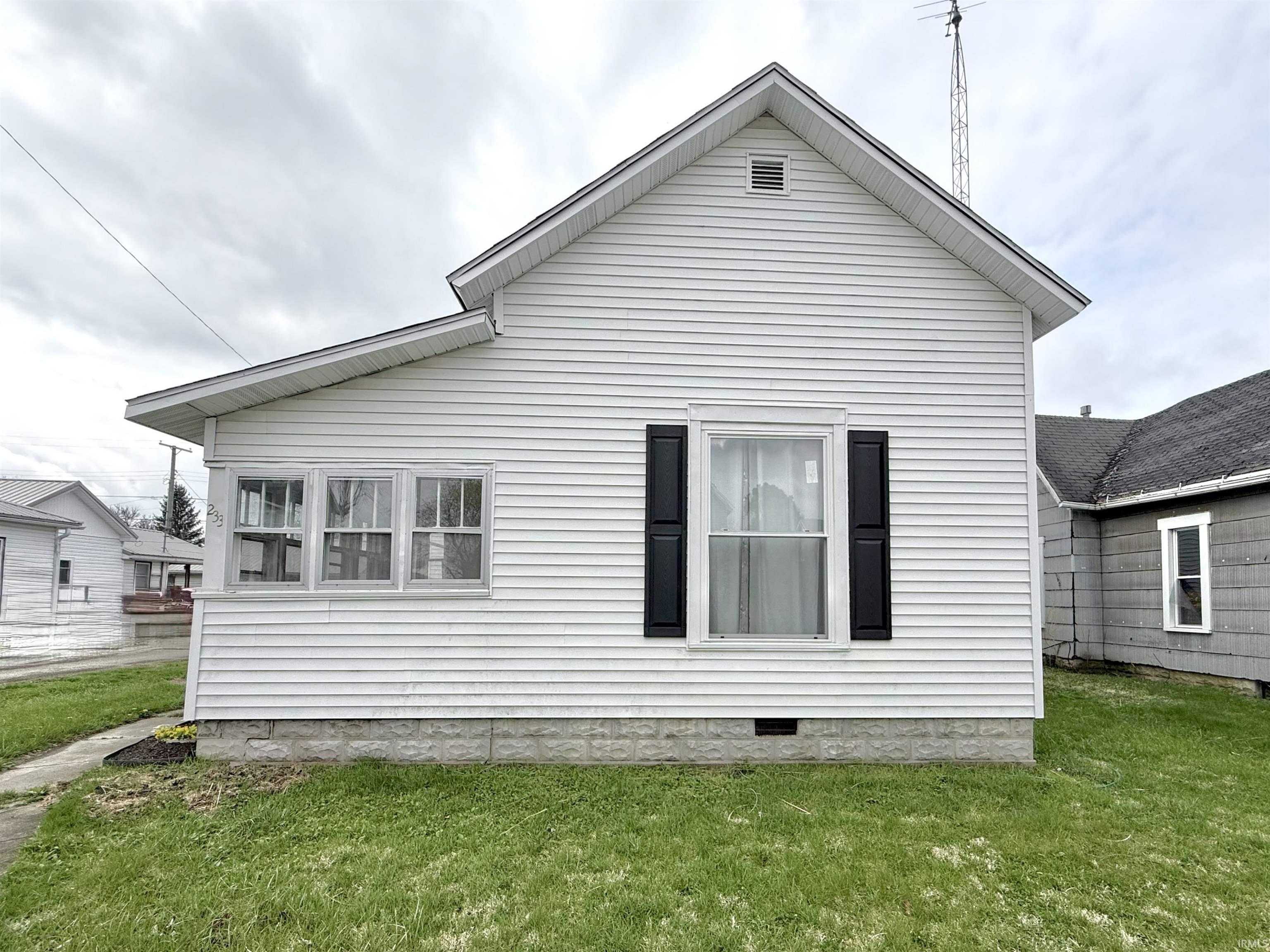 233 E Commerce Street Property Photo 1