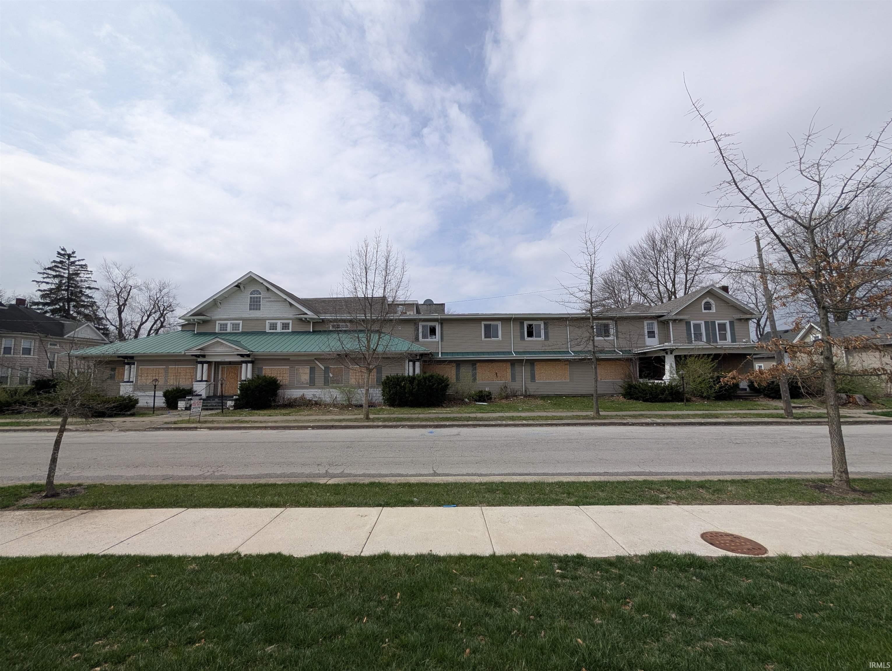 2440 Bowser Avenue Property Photo 1