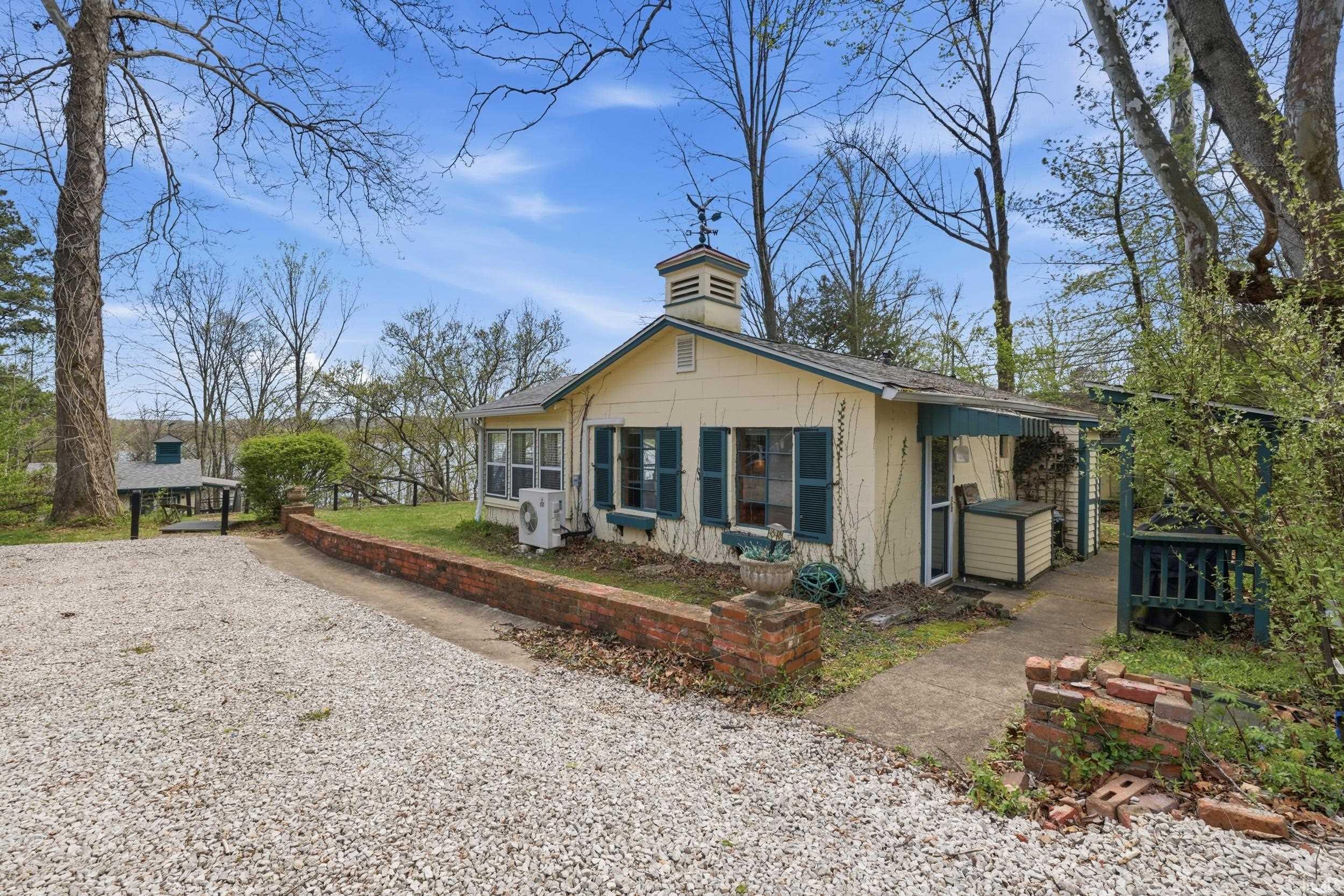8110 N Lakewood Drive Property Photo 1