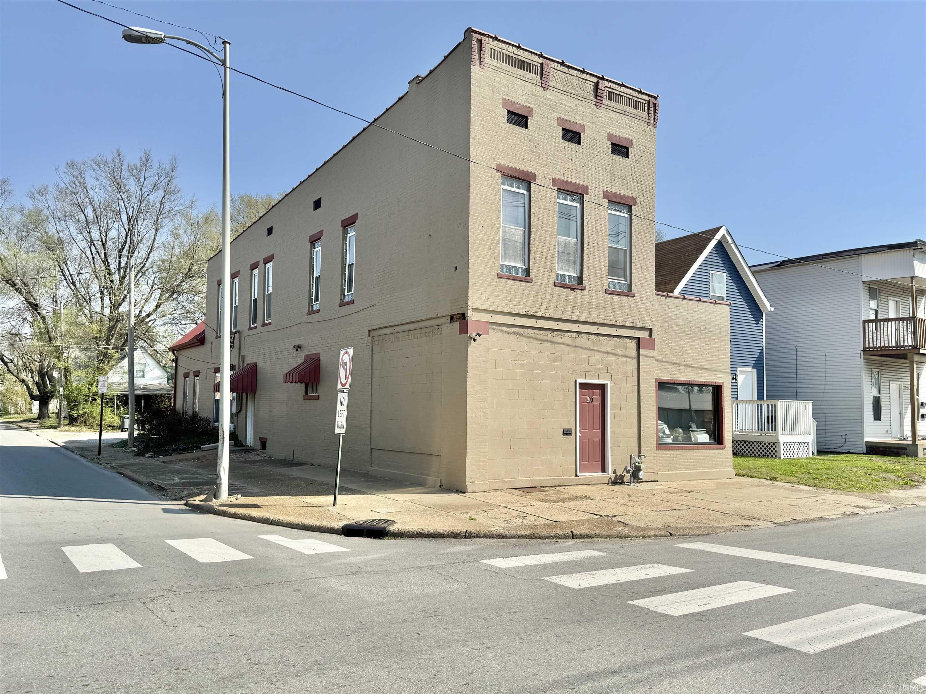 200 E Columbia Street Property Photo 1