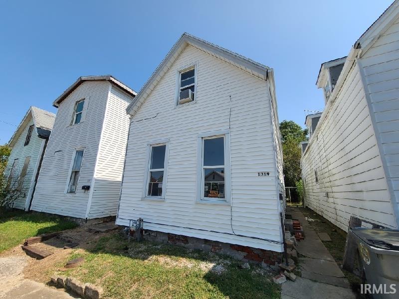 1319 Oakley Street Property Photo 1