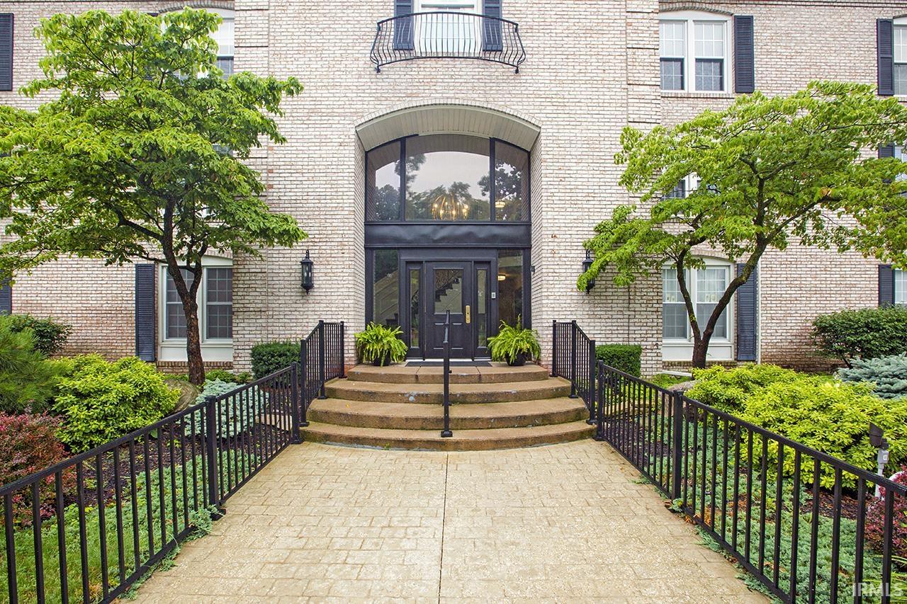 1077 Greenleaf Boulevard