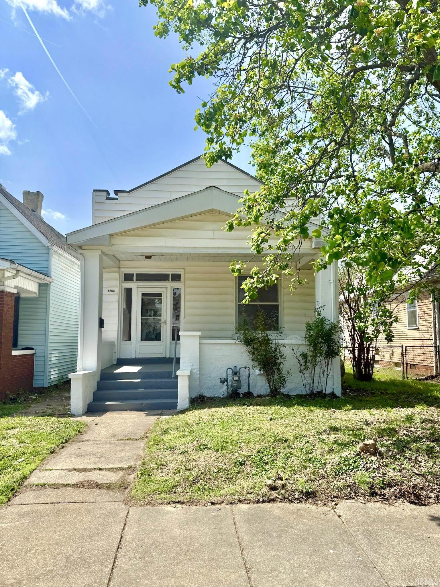 1204 N Second Avenue Property Photo 1