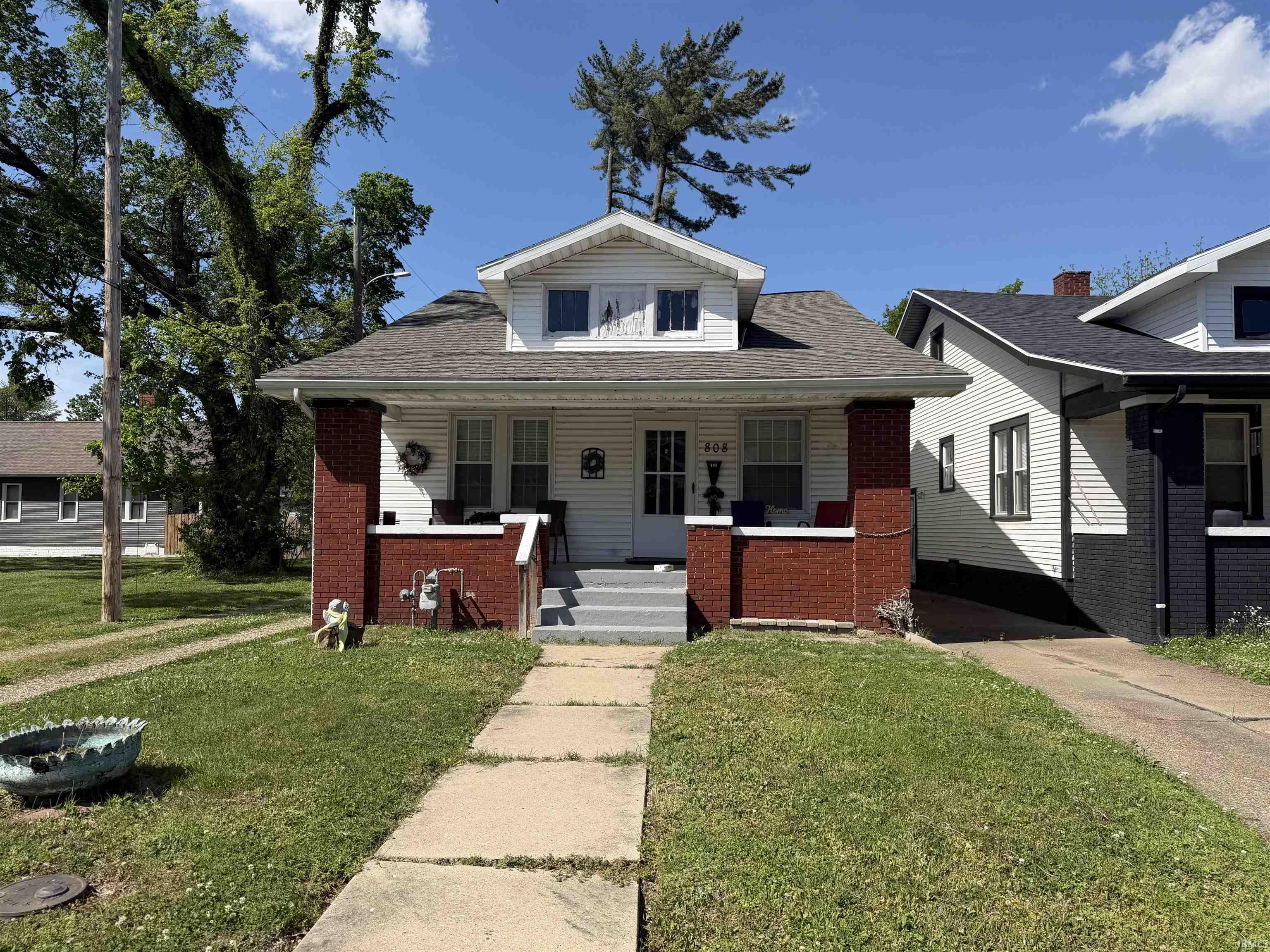 808 Waggoner Avenue Property Photo 1
