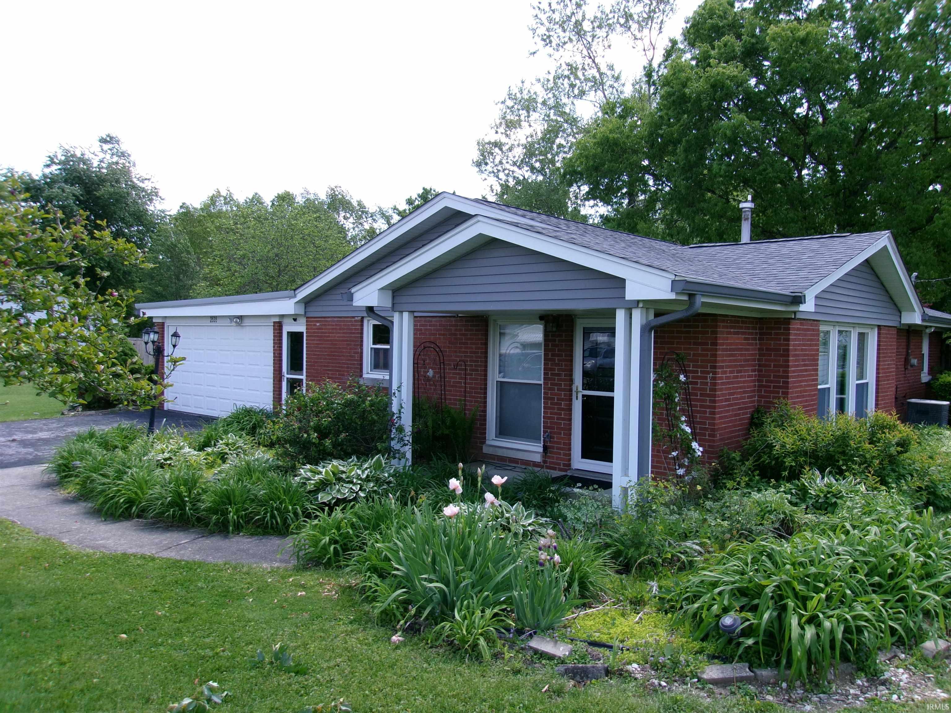 2535 W Evergreen Drive Property Photo 1