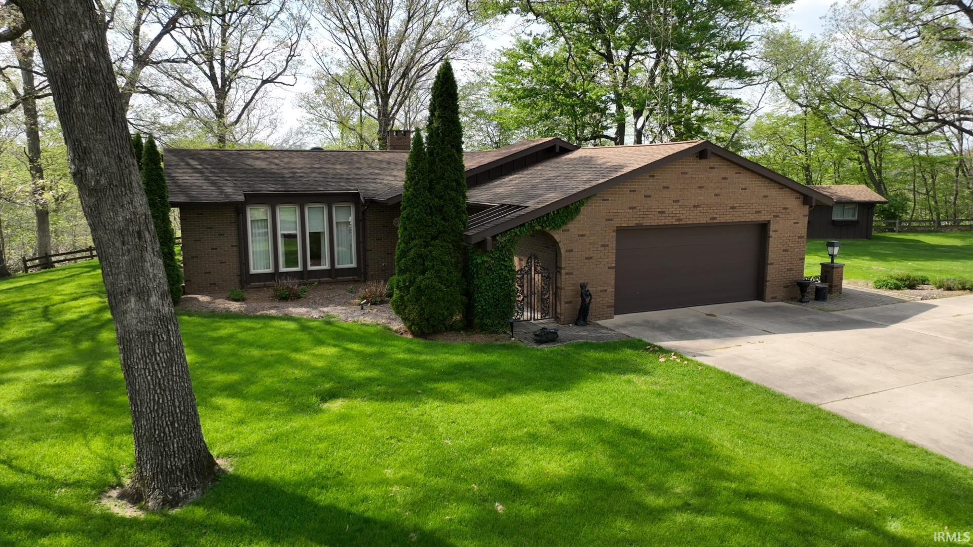 1828 N Royal Oaks Drive Property Photo 1