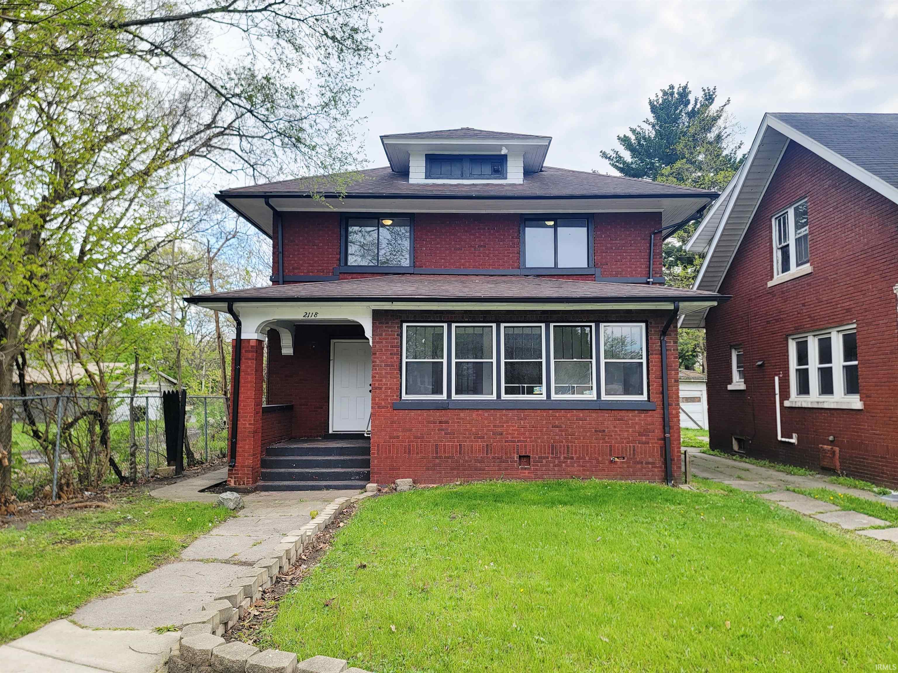 2118 Lincoln Way W