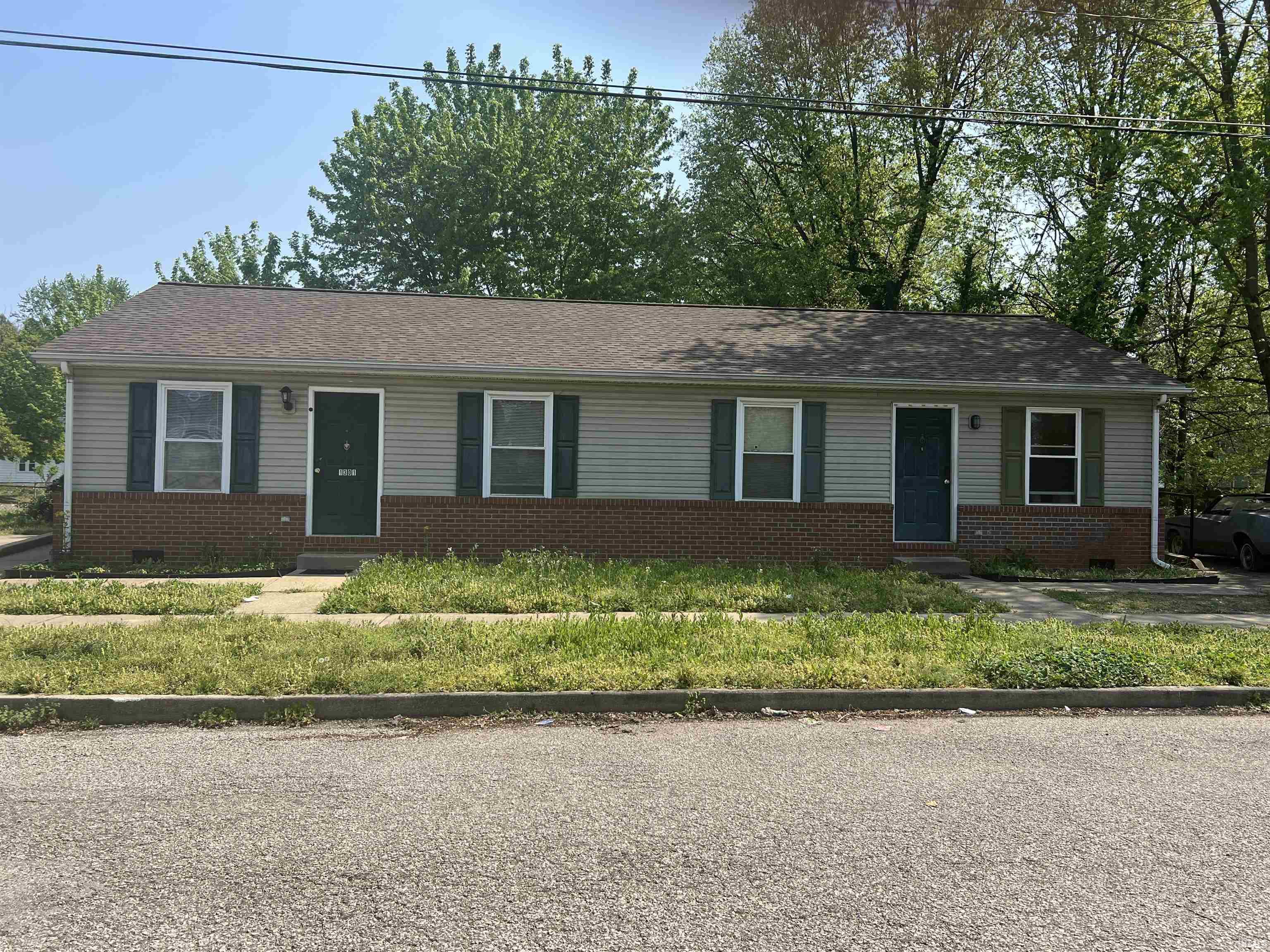 1301-1303 E Sycamore Street Property Photo 1