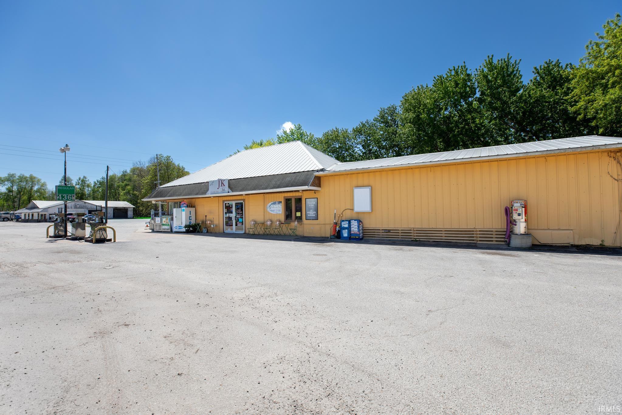 8995 S Us Highway 35 Property Photo 1