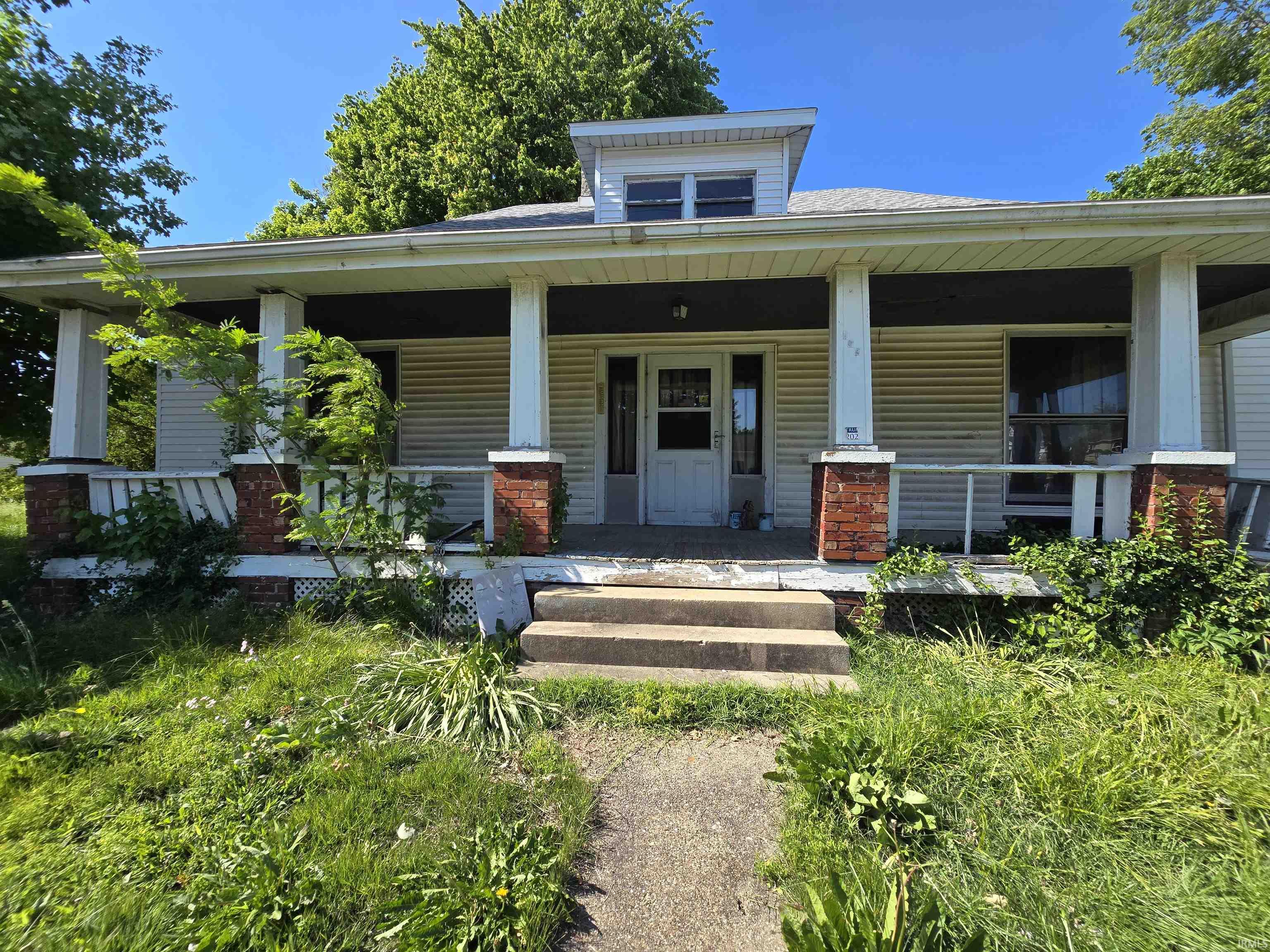 108 E Warrick Street Property Photo 1