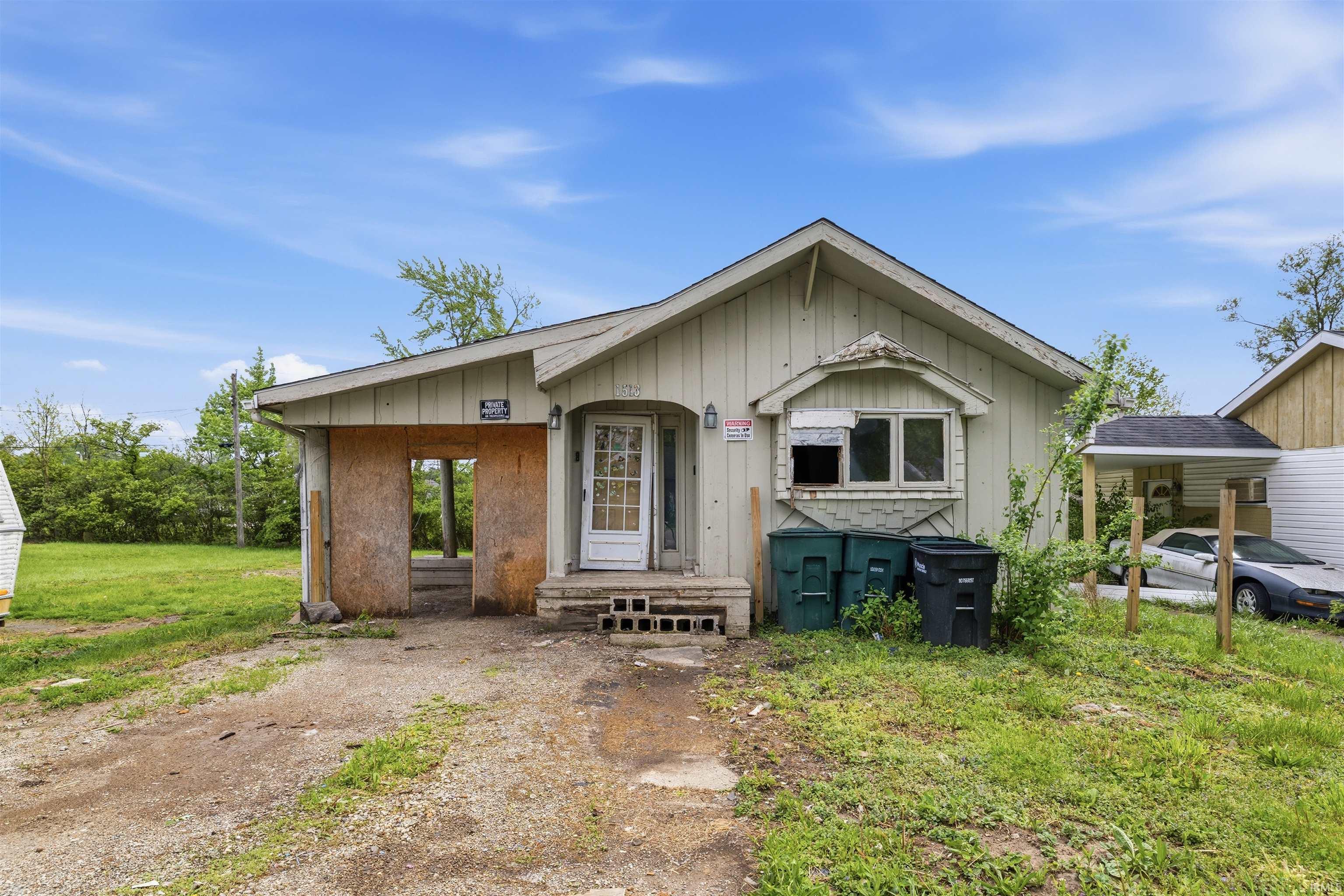 1513 E Cromer Avenue Property Photo 1