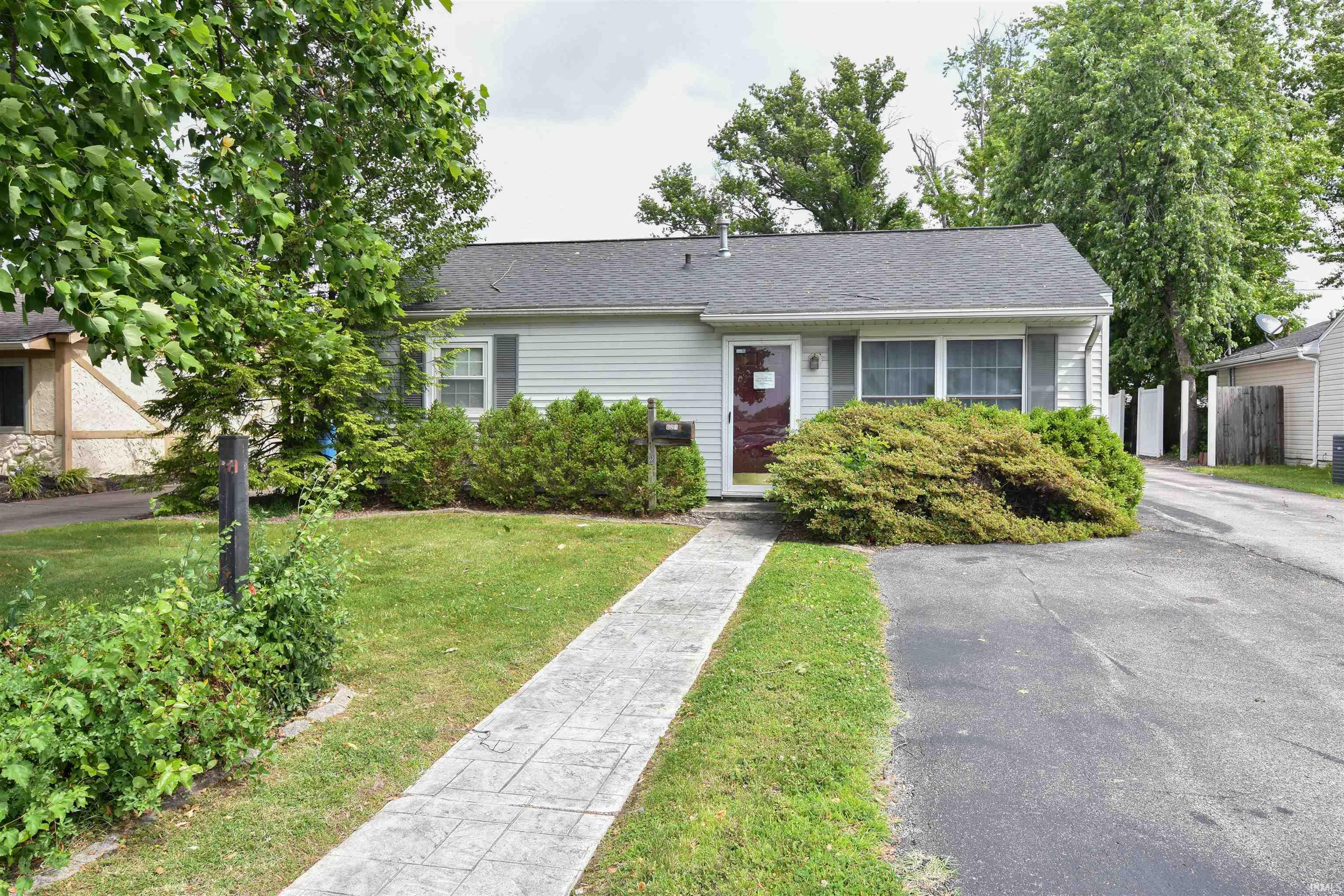 621 W Mill Road Property Photo 1